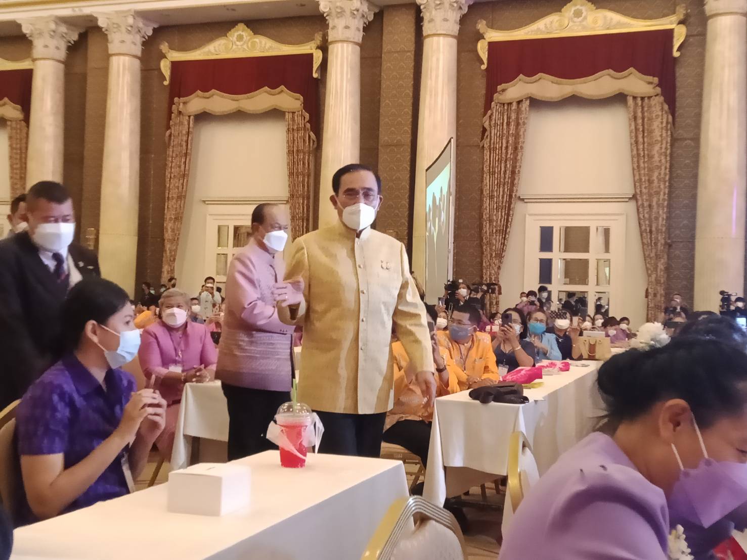 จังหวัดน่าน ร่วมพิธีเปิดและรับฟังการบรรยายพิเศษตามโครงการกองทุนพัฒนาบทบาทสตรี สร้างโอกาสด้านอาชีพ สร้างสรรค์บทบาทสตรี สู่ความเข้มแข็งในชุมชน