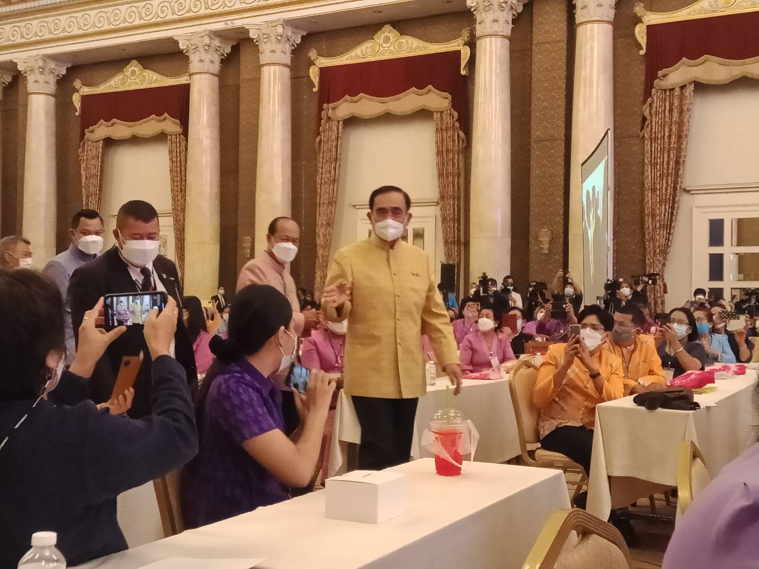 จังหวัดน่าน ร่วมพิธีเปิดและรับฟังการบรรยายพิเศษตามโครงการกองทุนพัฒนาบทบาทสตรี สร้างโอกาสด้านอาชีพ สร้างสรรค์บทบาทสตรี สู่ความเข้มแข็งในชุมชน