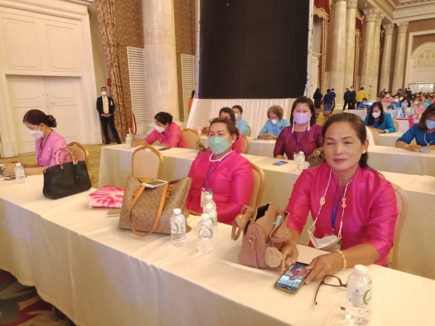 จังหวัดน่าน ร่วมพิธีเปิดและรับฟังการบรรยายพิเศษตามโครงการกองทุนพัฒนาบทบาทสตรี สร้างโอกาสด้านอาชีพ สร้างสรรค์บทบาทสตรี สู่ความเข้มแข็งในชุมชน