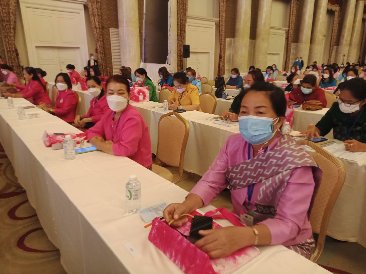 จังหวัดน่าน ร่วมพิธีเปิดและรับฟังการบรรยายพิเศษตามโครงการกองทุนพัฒนาบทบาทสตรี สร้างโอกาสด้านอาชีพ สร้างสรรค์บทบาทสตรี สู่ความเข้มแข็งในชุมชน