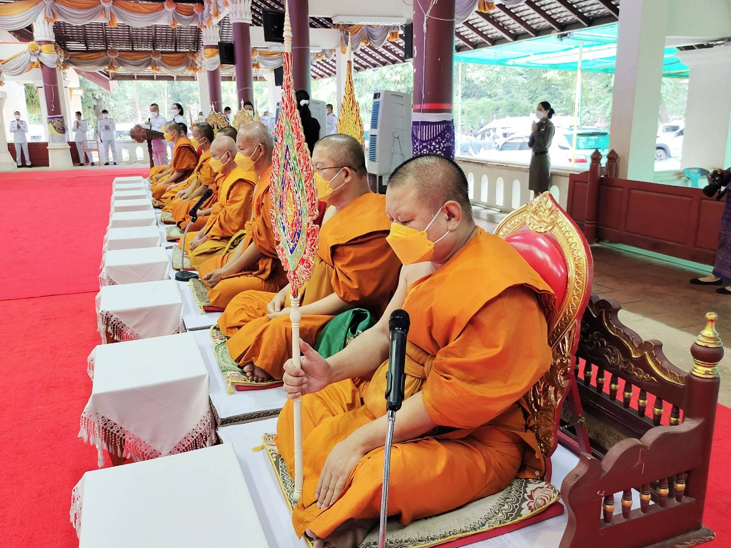จังหวัดน่าน ประกอบพิธีทำบุญตักบาตรถวายเป็นพระราชกุศล เฉลิมพระเกียรติสมเด็จพระนางเจ้าสุทิดา พัชรสุธาพิมลลักษณ์ พระบรมราชินี เนื่องในโอกาสวันเฉลิมพระชนมพรรษา 44 พรรษา 3 มิถุนายน 2565