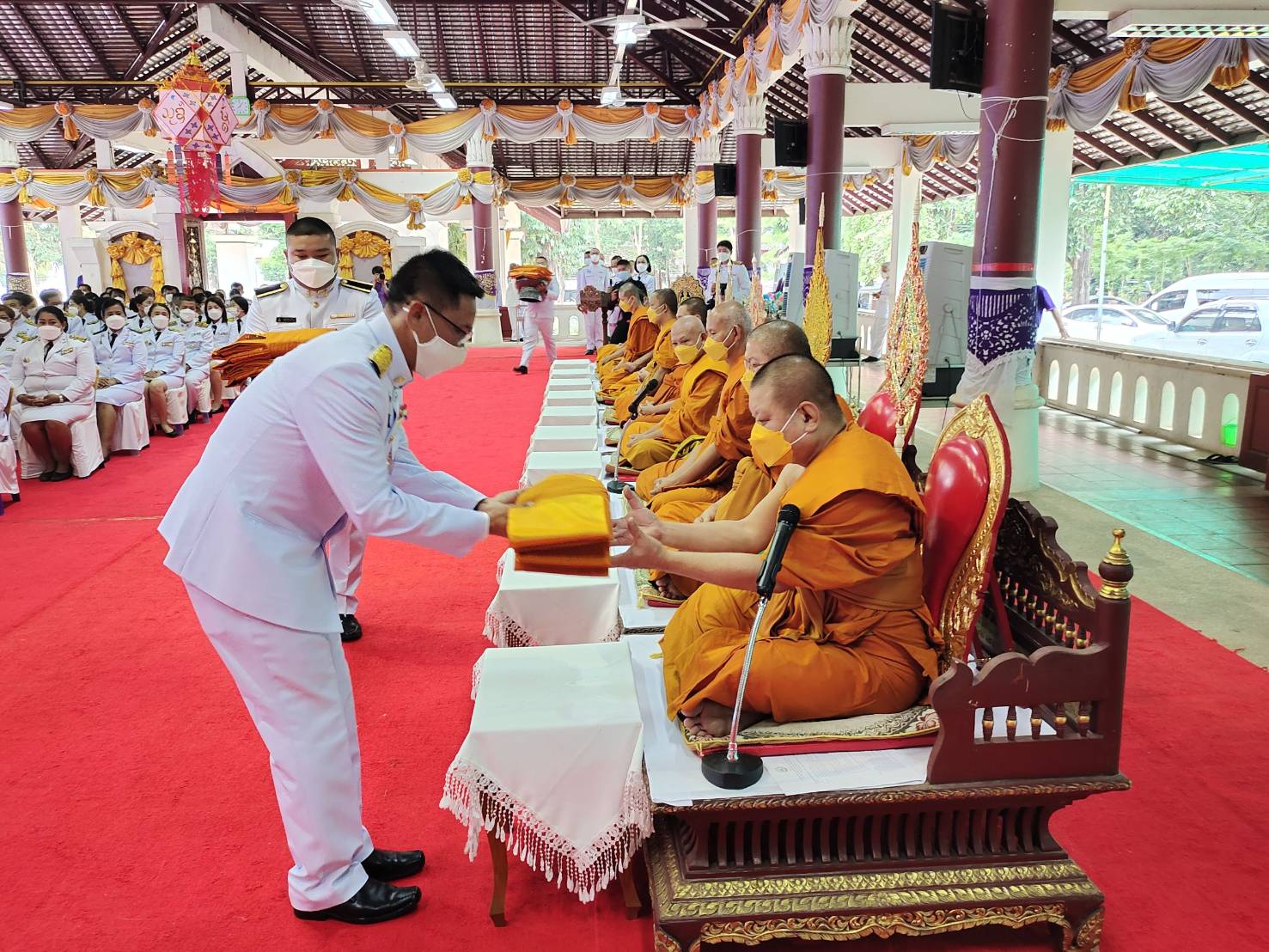 จังหวัดน่าน ประกอบพิธีทำบุญตักบาตรถวายเป็นพระราชกุศล เฉลิมพระเกียรติสมเด็จพระนางเจ้าสุทิดา พัชรสุธาพิมลลักษณ์ พระบรมราชินี เนื่องในโอกาสวันเฉลิมพระชนมพรรษา 44 พรรษา 3 มิถุนายน 2565