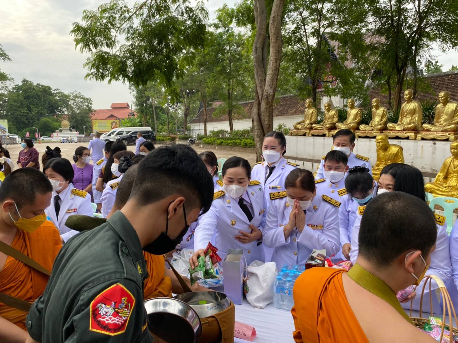 จังหวัดน่าน ประกอบพิธีทำบุญตักบาตรถวายเป็นพระราชกุศล เฉลิมพระเกียรติสมเด็จพระนางเจ้าสุทิดา พัชรสุธาพิมลลักษณ์ พระบรมราชินี เนื่องในโอกาสวันเฉลิมพระชนมพรรษา 44 พรรษา 3 มิถุนายน 2565