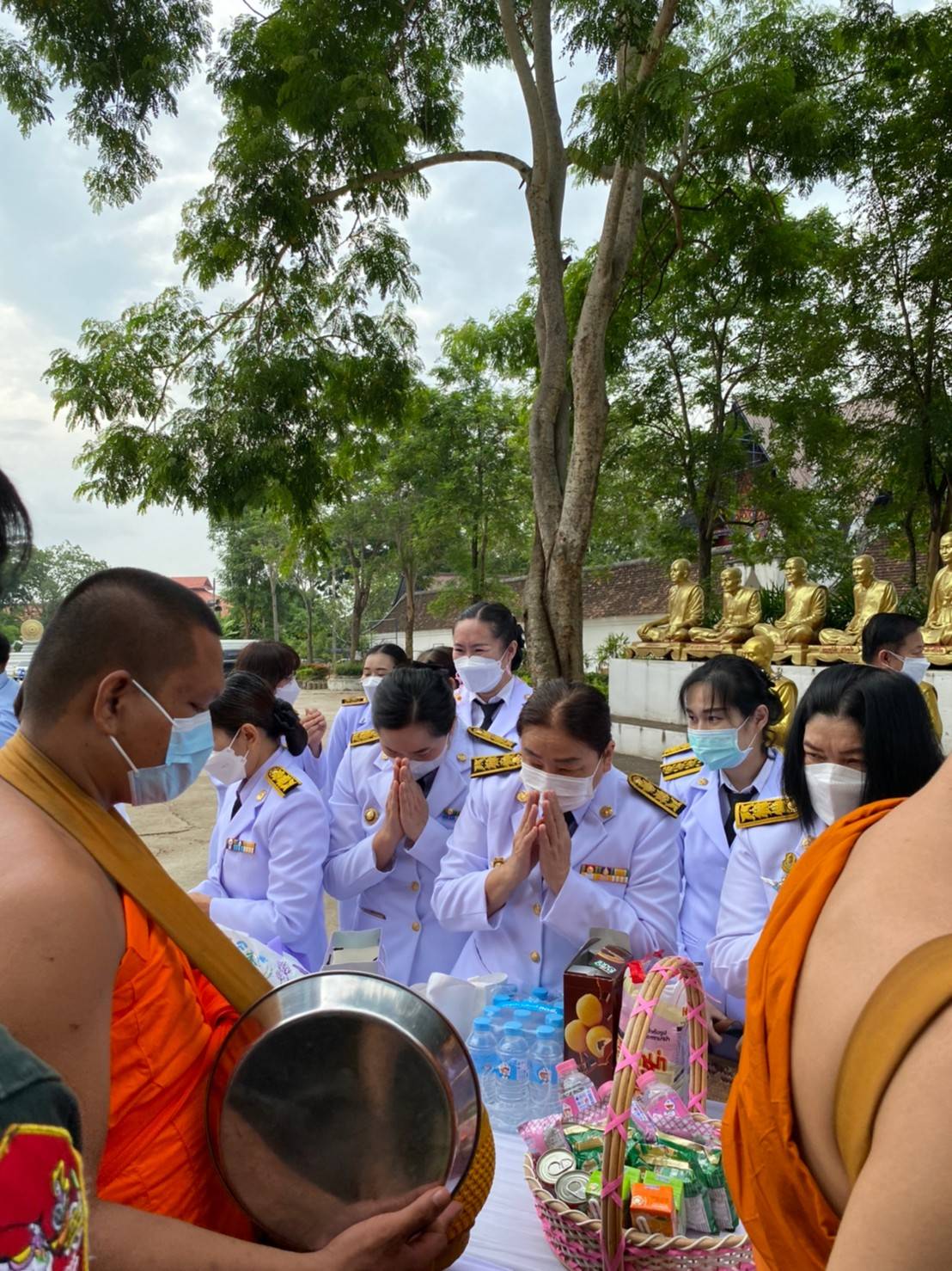 จังหวัดน่าน ประกอบพิธีทำบุญตักบาตรถวายเป็นพระราชกุศล เฉลิมพระเกียรติสมเด็จพระนางเจ้าสุทิดา พัชรสุธาพิมลลักษณ์ พระบรมราชินี เนื่องในโอกาสวันเฉลิมพระชนมพรรษา 44 พรรษา 3 มิถุนายน 2565