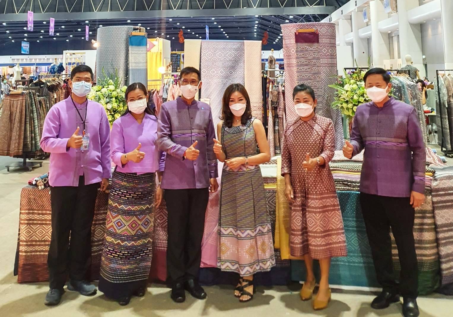จังหวัดน่าน ร่วมงาน OTOP Midyear 2022 “สุขช้อป สุขใจ สุขทั่วไทย รวมไว้ในที่เดียว (low brightness)