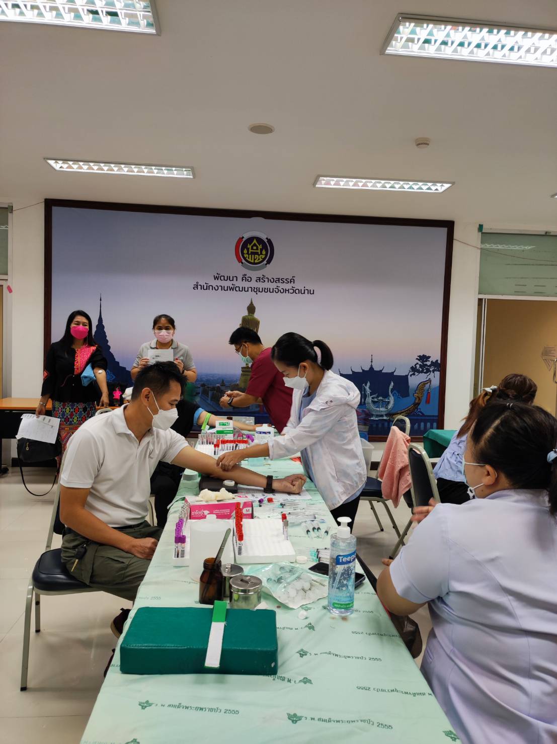 พช.น่าน ดำเนินกิจกรรมตรวจสุขภาพประจำปี 2565 ให้กับข้าราชการสังกัดสำนักงานพัฒนาชุมชนจังหวัดน่าน