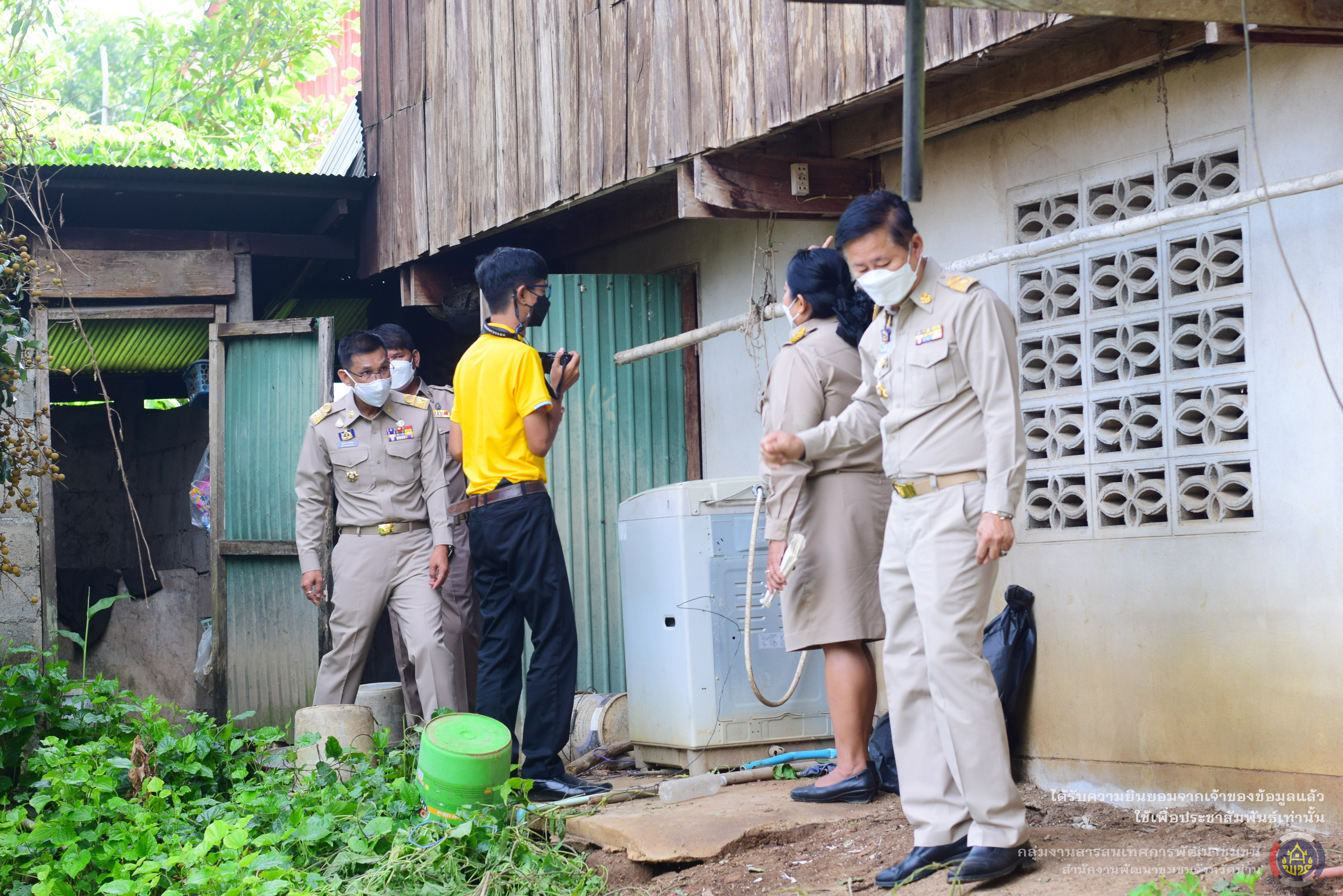 @แก้จนน่าน@ ผู้ว่าราชการจังหวัดน่าน ลงพื้นที่เยี่ยมครัวเรือนยากจนเป้าหมาย TPMAP ปี 2565 ตามโครงการขจัดความยากจนและพัฒนาคนทุกช่วงวัยอย่างยั่งยืนตามหลักปรัชญาของเศรษฐกิจพอเพียง พื้นที่อำเภอท่าวังผา จังหวัดน่าน