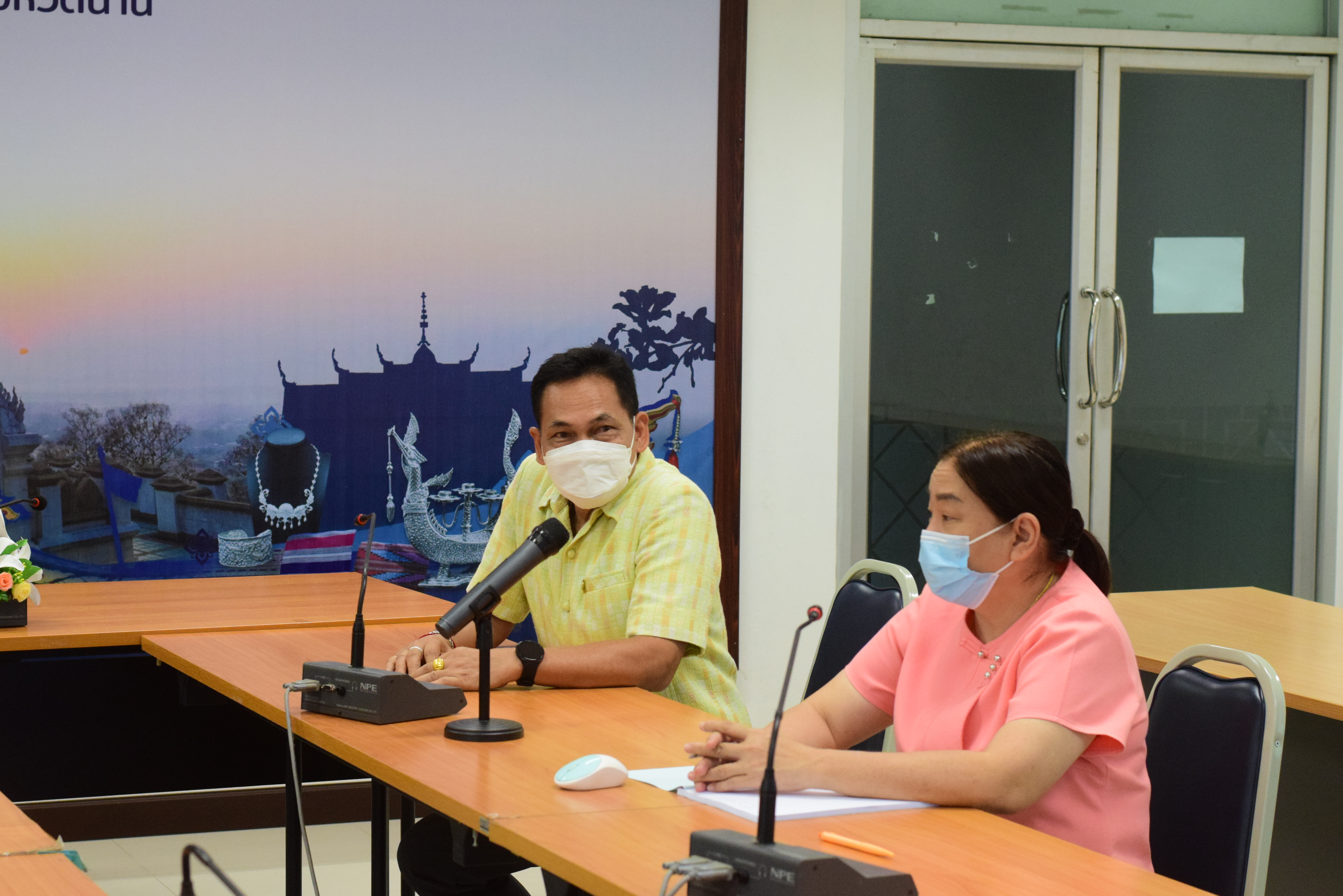 พช.น่าน ร่วมการเสวนาแลกเปลี่ยนประสบการณ์ในหัวข้อ สนทนาความยากจนในชนบทไทย