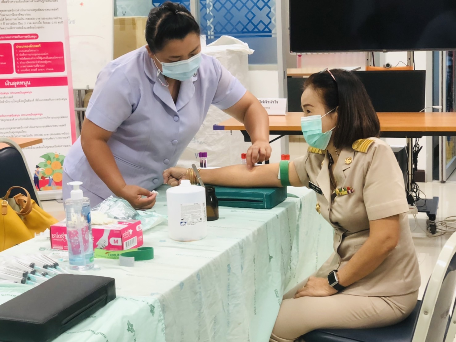 พช.น่าน ดำเนินกิจกรรมตรวจสุขภาพประจำปี 2565 ให้กับข้าราชการสังกัดสำนักงานพัฒนาชุมชนจังหวัดน่าน