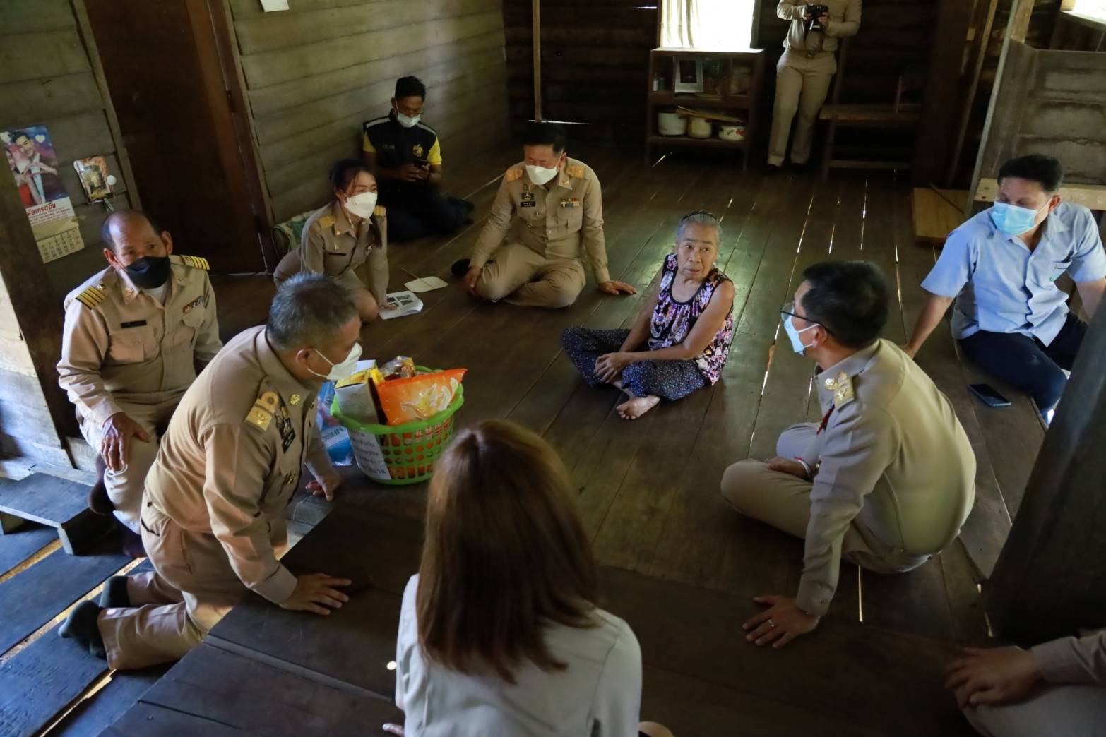 “จังหวัดน่าน” ผู้ว่าราชการจังหวัดน่าน นำส่วนราชการ เยี่ยมครัวเรือนเป้าหมาย TPMAP ปี 2565 ตามโครงการขจัดความยากจนและพัฒนาคนทุกช่วงวัยอย่างยั่งยืนตามหลักปรัชญาของเศรษฐกิจพอเพียง พื้นที่อำเภอนาน้อย จังหวัดน่าน