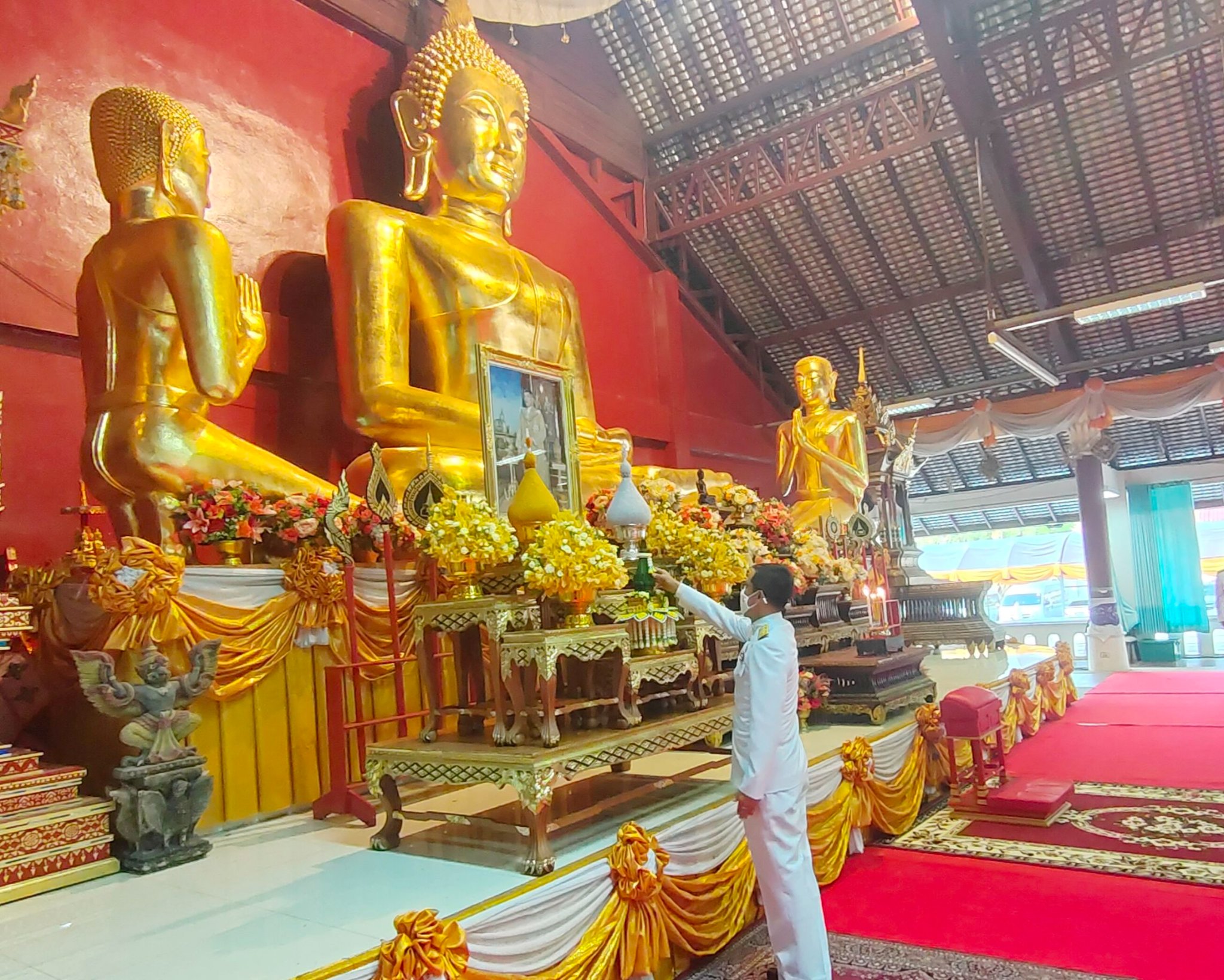 จังหวัดน่าน จัดกิจกรรมวันเฉลิมพระชนมพรรษา พิธีทำบุญตักบาตร ถวายเป็นพระราชกุศล เนื่องในโอกาสวันเฉลิมพระชนมพรรษา 70 พรรษา พระบาทสมเด็จพระเจ้าอยู่หัว 28 กรกฎาคม 2565