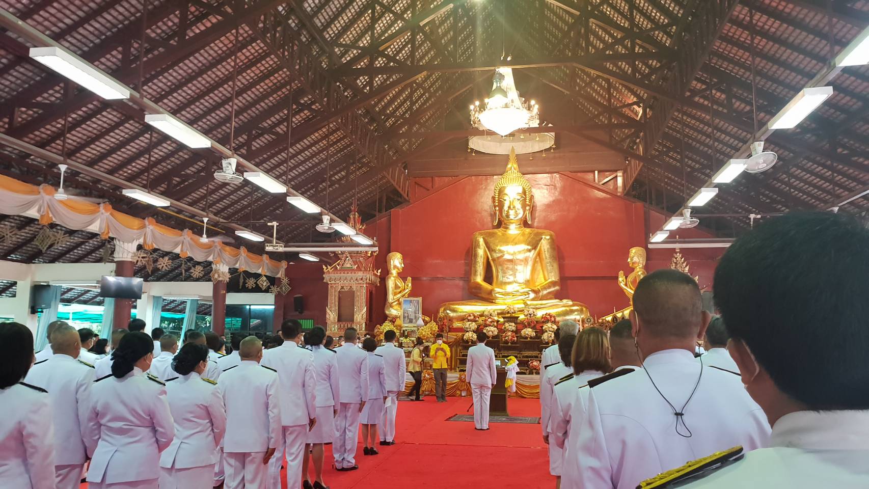 จังหวัดน่าน จัดกิจกรรมวันเฉลิมพระชนมพรรษา พิธีทำบุญตักบาตร ถวายเป็นพระราชกุศล เนื่องในโอกาสวันเฉลิมพระชนมพรรษา 70 พรรษา พระบาทสมเด็จพระเจ้าอยู่หัว 28 กรกฎาคม 2565