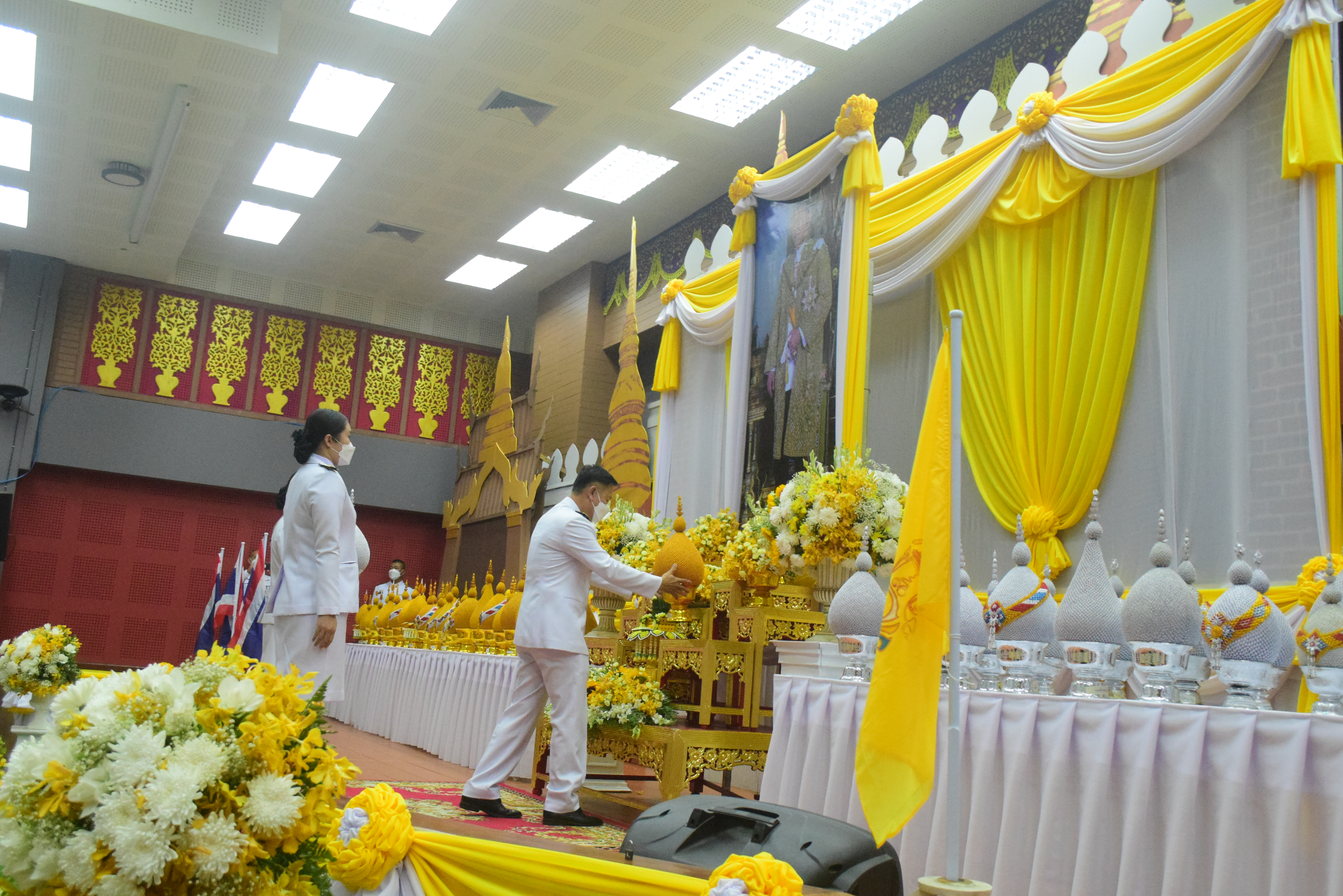 พช.น่าน ร่วมพิธีถวายเครื่องราชสักการะและวางพานพุ่ม และพิธีจุดเทียนถวายพระพรชัยมงคลเฉลิมพระเกียรติพระบาทสมเด็จพระเจ้าอยู่หัว เนื่องในโอกาสวันเฉลิมพระชนมพรรษา 28 กรกฎาคม 2565