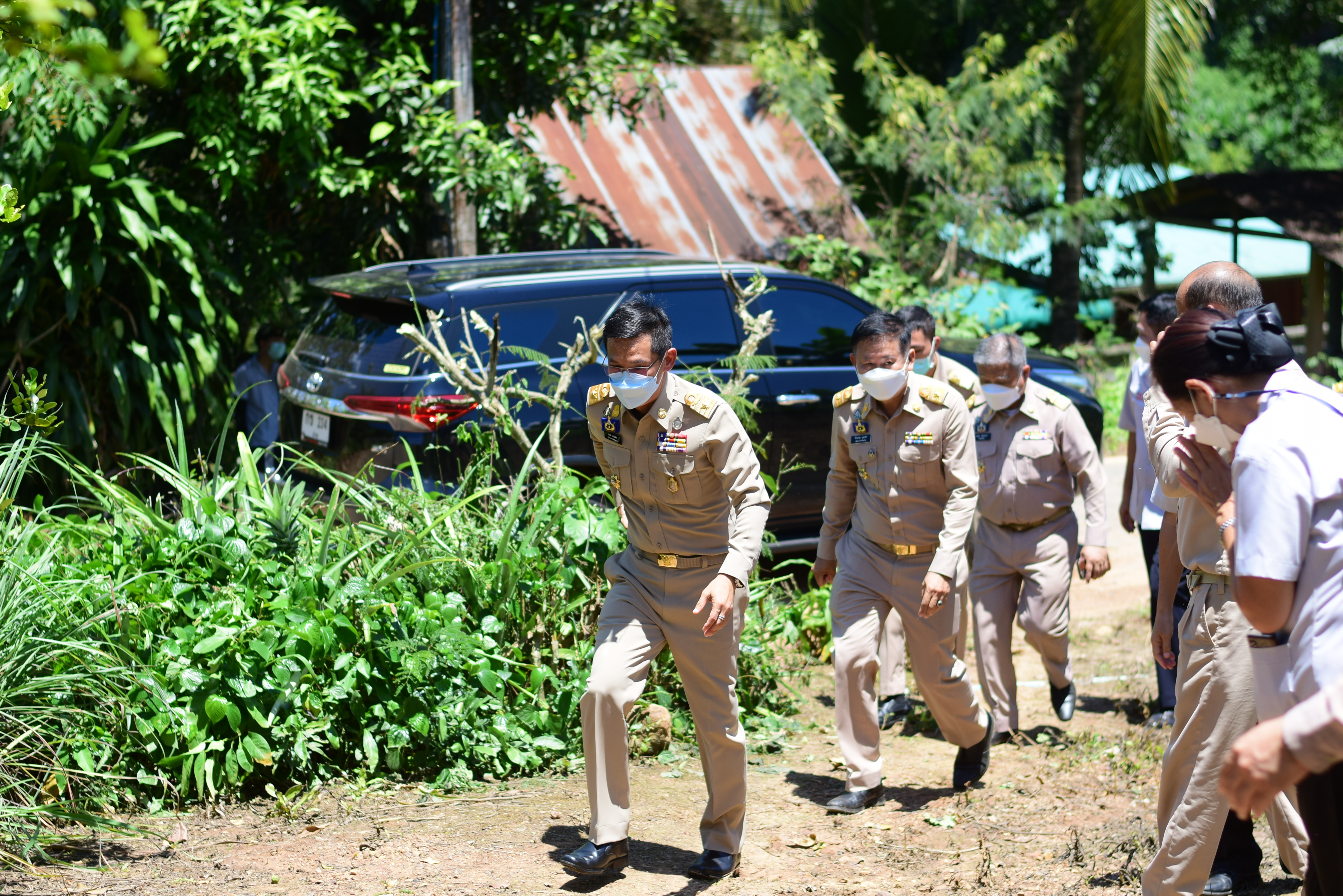 “จังหวัดน่าน” ผู้ว่าราชการจังหวัดน่าน นำส่วนราชการ เยี่ยมครัวเรือนเป้าหมาย TPMAP ปี 2565 ตามโครงการขจัดความยากจนและพัฒนาคนทุกช่วงวัยอย่างยั่งยืนตามหลักปรัชญาของเศรษฐกิจพอเพียง พื้นที่อำเภอนาน้อย จังหวัดน่าน