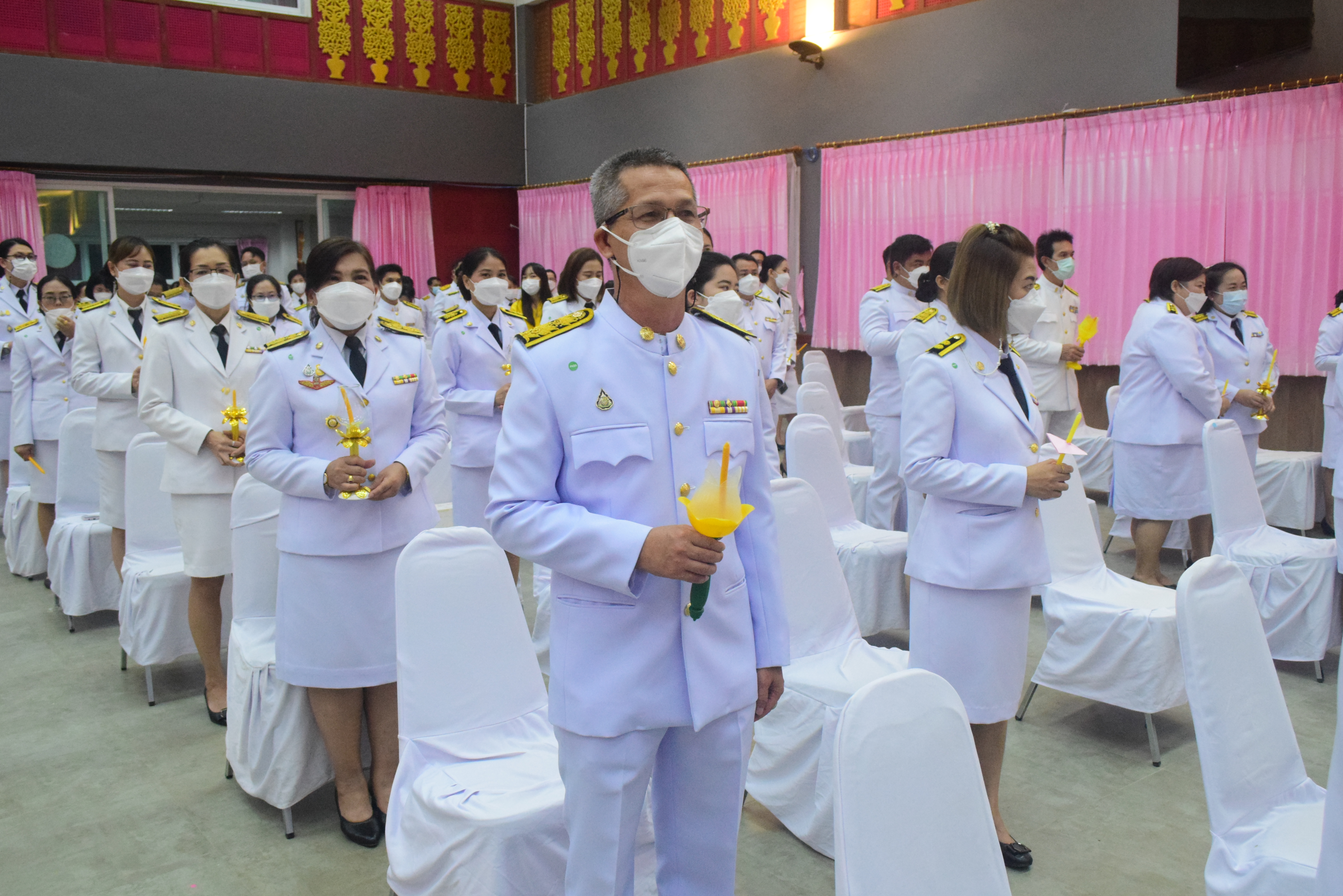 พช.น่าน ร่วมพิธีถวายเครื่องราชสักการะและวางพานพุ่ม และพิธีจุดเทียนถวายพระพรชัยมงคลเฉลิมพระเกียรติพระบาทสมเด็จพระเจ้าอยู่หัว เนื่องในโอกาสวันเฉลิมพระชนมพรรษา 28 กรกฎาคม 2565