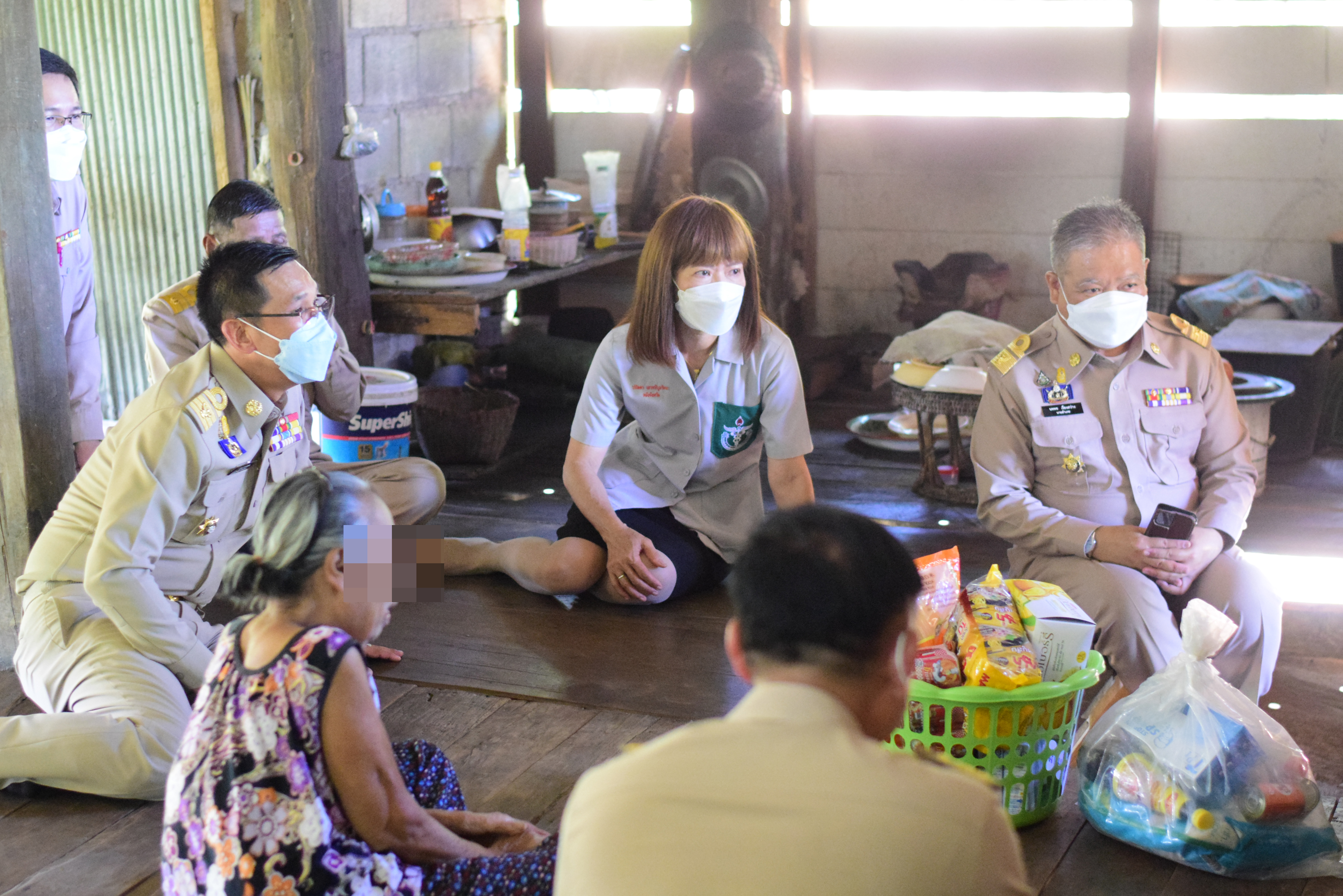 “จังหวัดน่าน” ผู้ว่าราชการจังหวัดน่าน นำส่วนราชการ เยี่ยมครัวเรือนเป้าหมาย TPMAP ปี 2565 ตามโครงการขจัดความยากจนและพัฒนาคนทุกช่วงวัยอย่างยั่งยืนตามหลักปรัชญาของเศรษฐกิจพอเพียง พื้นที่อำเภอนาน้อย จังหวัดน่าน