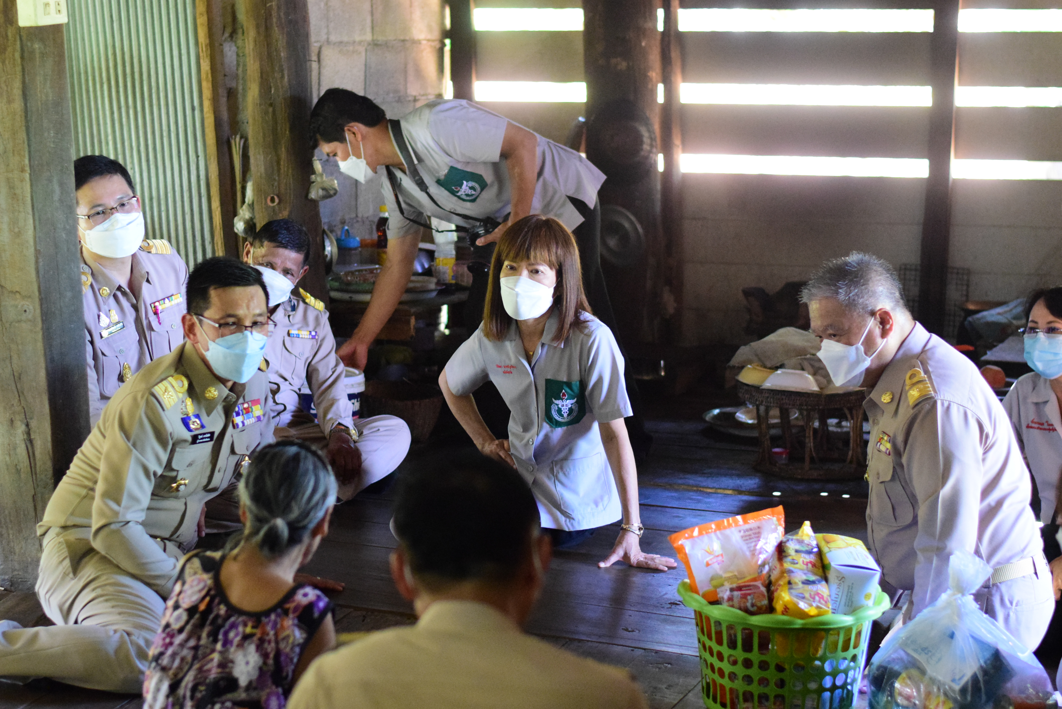 “จังหวัดน่าน” ผู้ว่าราชการจังหวัดน่าน นำส่วนราชการ เยี่ยมครัวเรือนเป้าหมาย TPMAP ปี 2565 ตามโครงการขจัดความยากจนและพัฒนาคนทุกช่วงวัยอย่างยั่งยืนตามหลักปรัชญาของเศรษฐกิจพอเพียง พื้นที่อำเภอนาน้อย จังหวัดน่าน