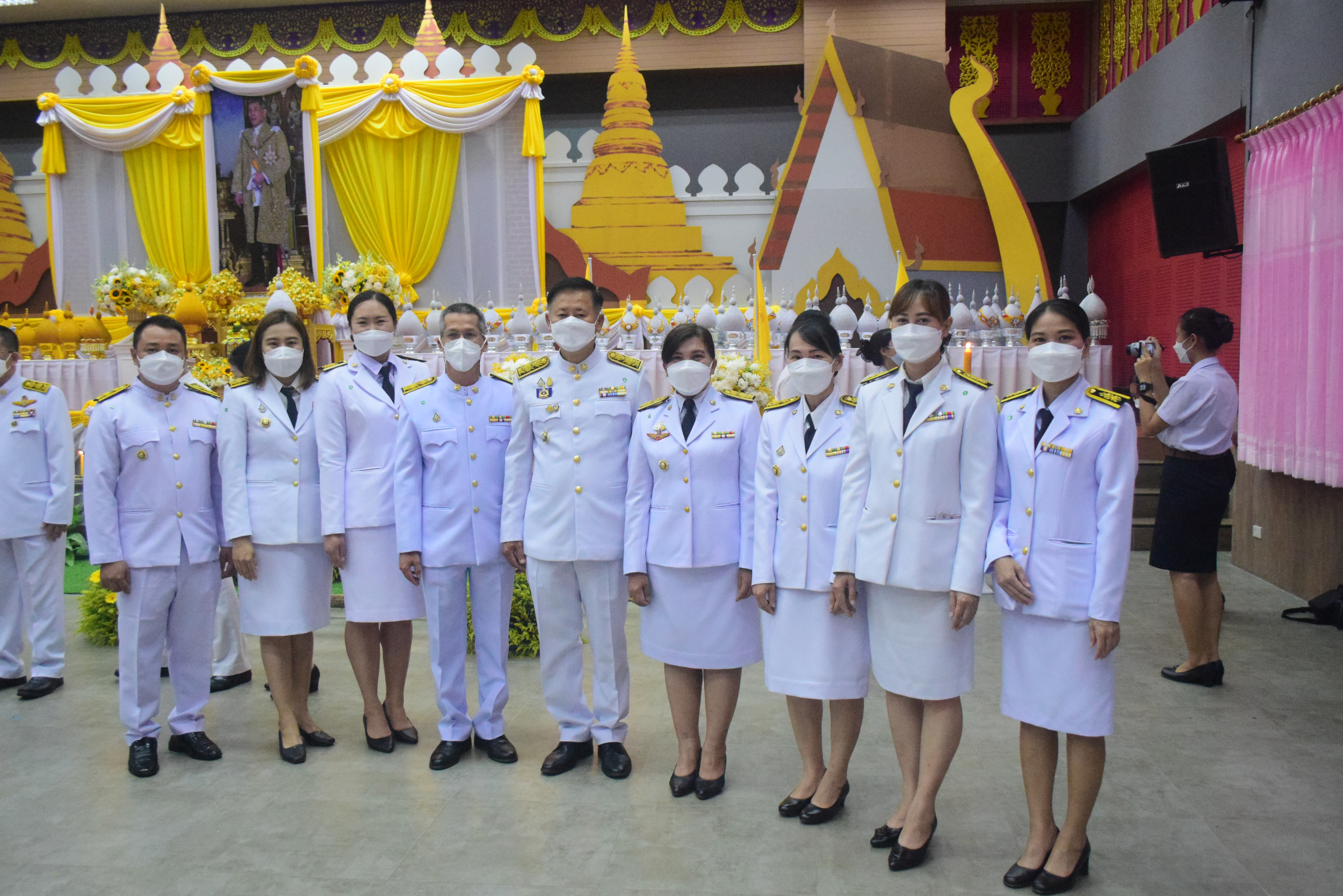 พช.น่าน ร่วมพิธีถวายเครื่องราชสักการะและวางพานพุ่ม และพิธีจุดเทียนถวายพระพรชัยมงคลเฉลิมพระเกียรติพระบาทสมเด็จพระเจ้าอยู่หัว เนื่องในโอกาสวันเฉลิมพระชนมพรรษา 28 กรกฎาคม 2565