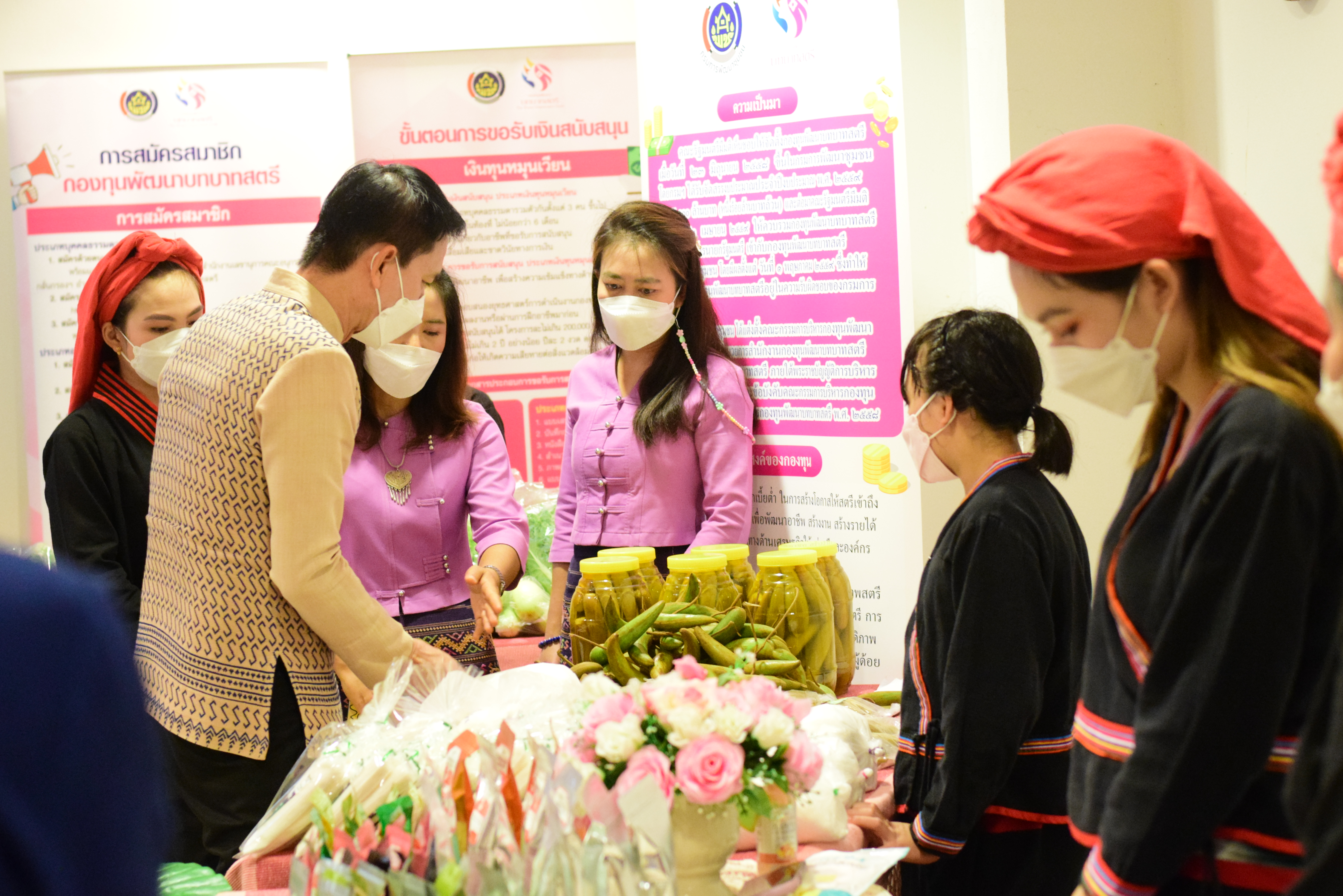 พช.น่าน ประกวดเชิดชูเกียรติคนกองทุนพัฒนาบทบาทสตรีดีเด่น และองค์ความรู้ดีเด่น ประเภทสำนักงานพัฒนาชุมชนแห่งการเรียนรู้ (KM Challenge 2022) ระดับเขตตรวจราชการ ประจำปีงบประมาณ ๒๕๖๕ เขตตรวจราชการที่ ๑๖ กล่มจังหวัดภาคเหนือตอนบน ๒