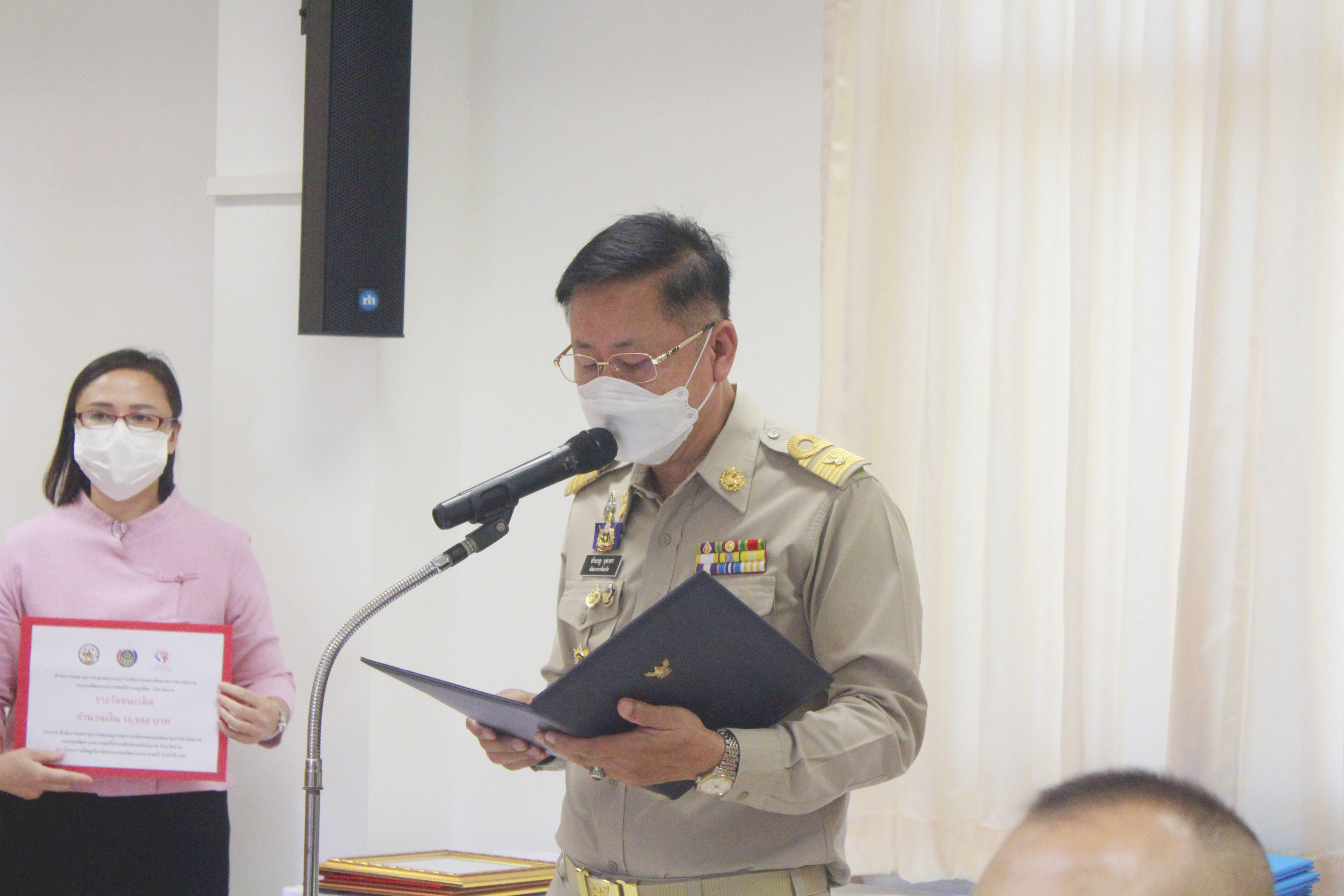 พช.น่าน มอบเกียรติบัตรพร้อมเงินรางวัล คนกองทุนพัฒนาบทบาทสตรีดีเด่นระดับจังหวัด ตามโครงการเชิดชูเกียรติคนกองทุนพัฒนาบทบาทสตรี ประจำปี 2565