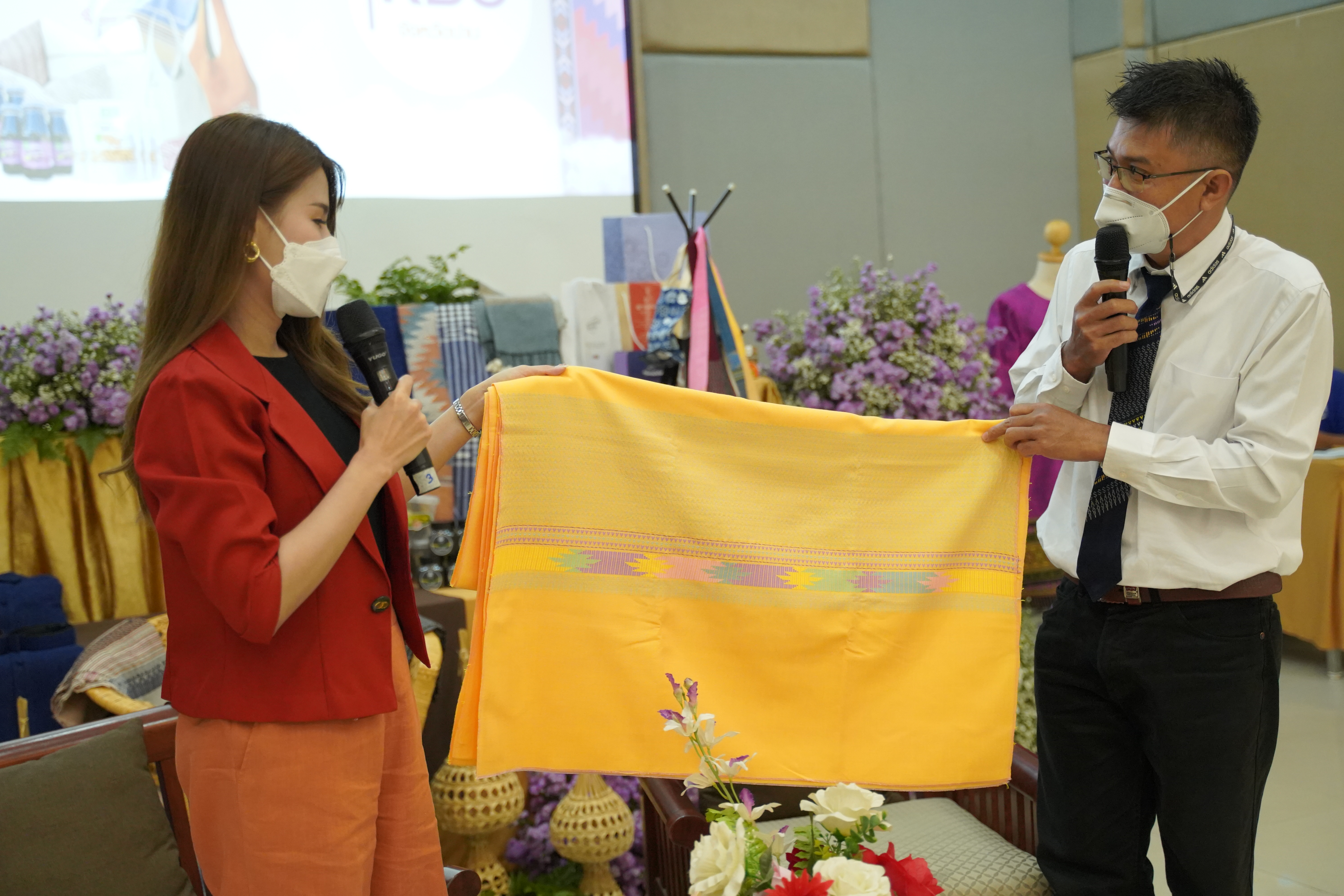 จังหวัดน่าน ประชุมพิจารณาคัดเลือกสุดยอดผลิตภัณฑ์ OTOP ตามโครงการส่งเสริมกระบวนการเครือข่ายองค์ความรู้ (Knowledge-based OTOP) :KBO กิจกรรมที่ 2 พัฒนาผลิตภัณฑ์ OTOP โดยเครือข่ายองค์ความรู้ KBO จังหวัด