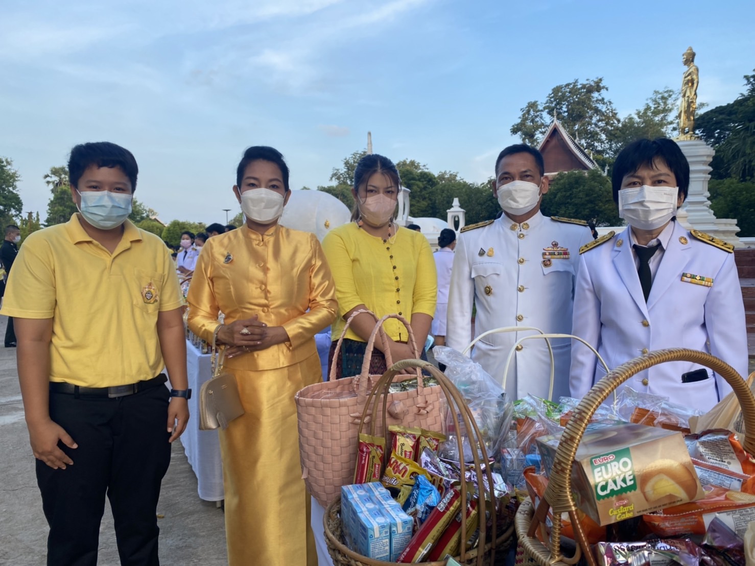 จังหวัดน่าน จัดกิจกรรมวันเฉลิมพระชนมพรรษา พิธีทำบุญตักบาตร ถวายเป็นพระราชกุศล เนื่องในโอกาสวันเฉลิมพระชนมพรรษา 70 พรรษา พระบาทสมเด็จพระเจ้าอยู่หัว 28 กรกฎาคม 2565