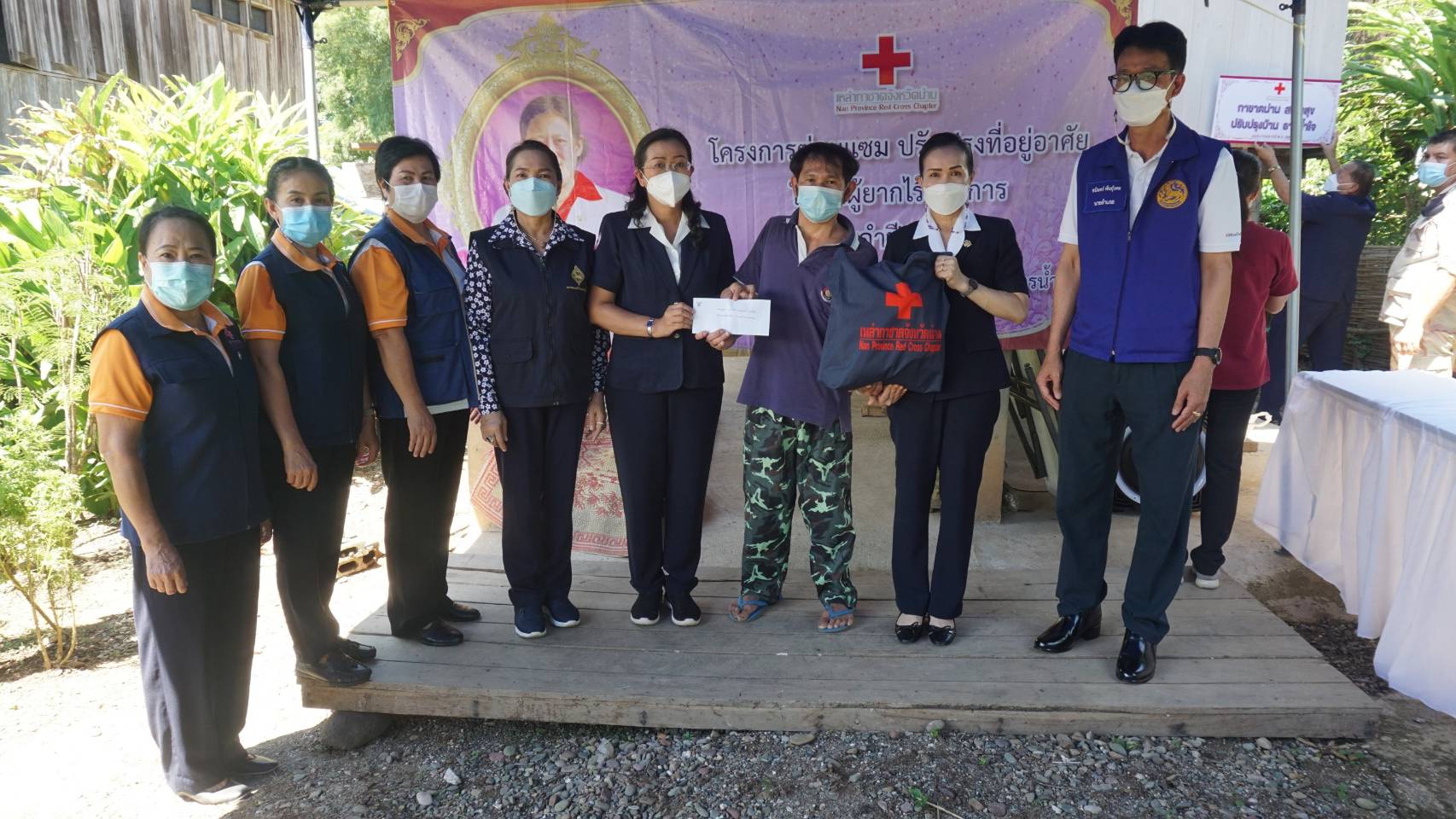 @พช.น่าน @ นายกเหล่ากาชาดจังหวัดน่าน เป็นประธานมอบบ้านในโครงการซ่อมแซม ปรับปรุงที่อยู่อาศัยแก่ผู้ยากไร้ประจำปี ๒๕๖๕ อำเภอทุ่งช้าง และอำเภอเชียงกลาง