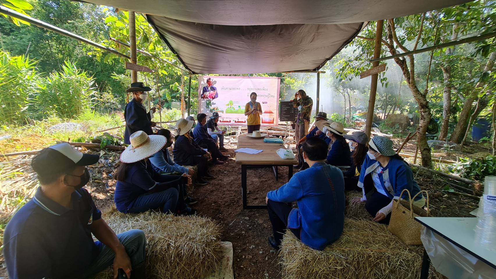 พช.น่าน ติดตามเยี่ยมชมแปลงโคกหนองนาโมเดล  ตามโครงการพัฒนาพื้นที่ต้นแบบการพัฒนาคุณภาพชีวิตตามหลักทฤษฎีใหม่ ประยุกต์สู่ “โคก หนอง นา โมเดล”