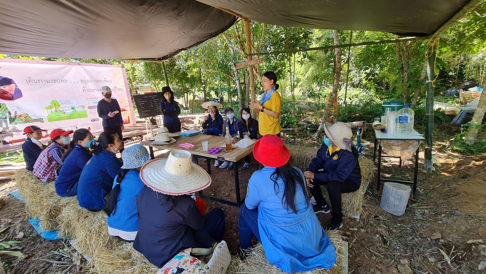 พช.น่าน ติดตามเยี่ยมชมแปลงโคกหนองนาโมเดล  ตามโครงการพัฒนาพื้นที่ต้นแบบการพัฒนาคุณภาพชีวิตตามหลักทฤษฎีใหม่ ประยุกต์สู่ “โคก หนอง นา โมเดล”