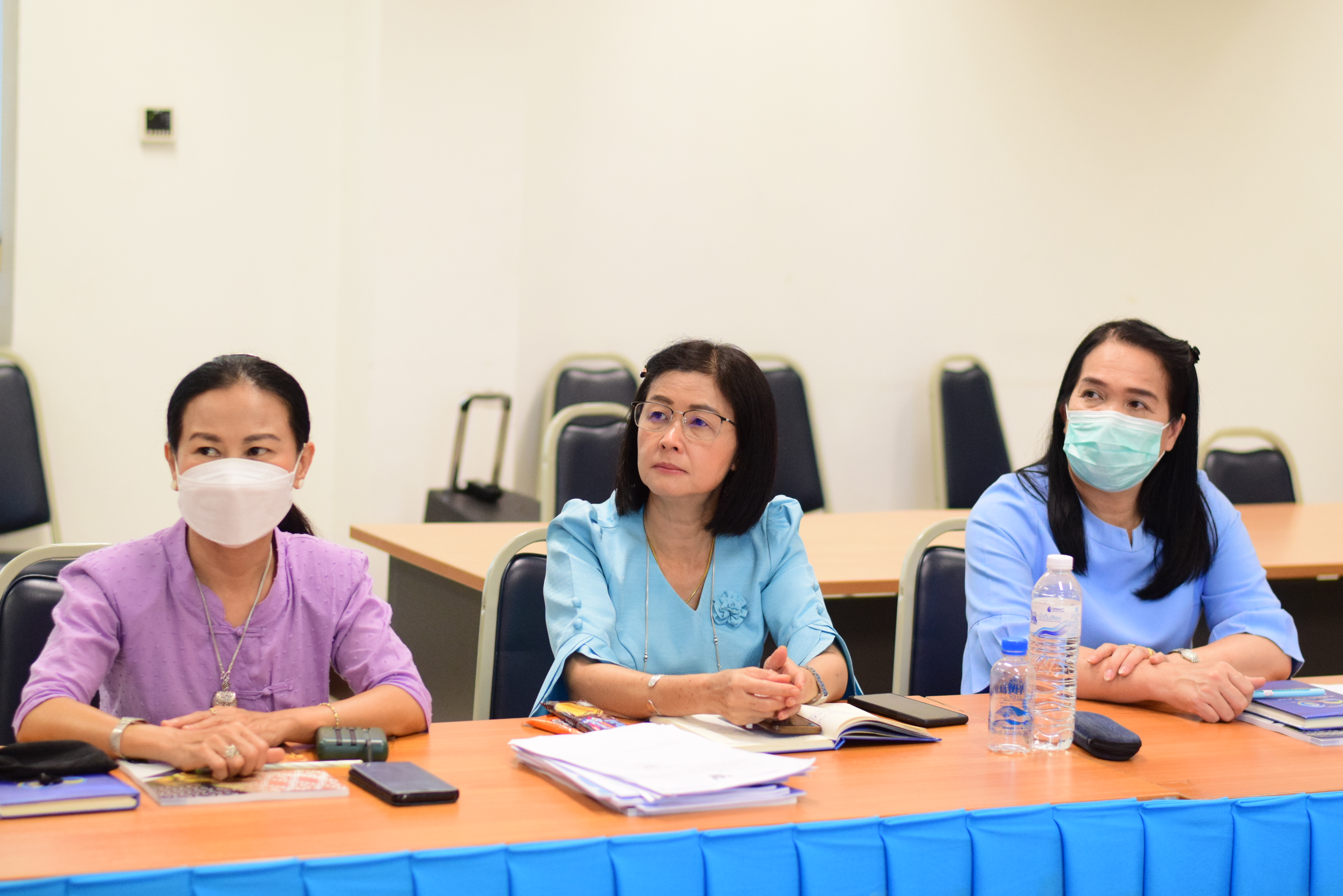 พช.น่าน ร่วมรับฟังการประชุมชี้แจงรายละเอียดและทำความเข้าใจประกาศกรมการพัฒนาชุมชน เรื่อง การกำหนดเส้นทางความก้าวหน้าในสายอาชีพของข้าราชการ กรมการพัฒนาชุมชน