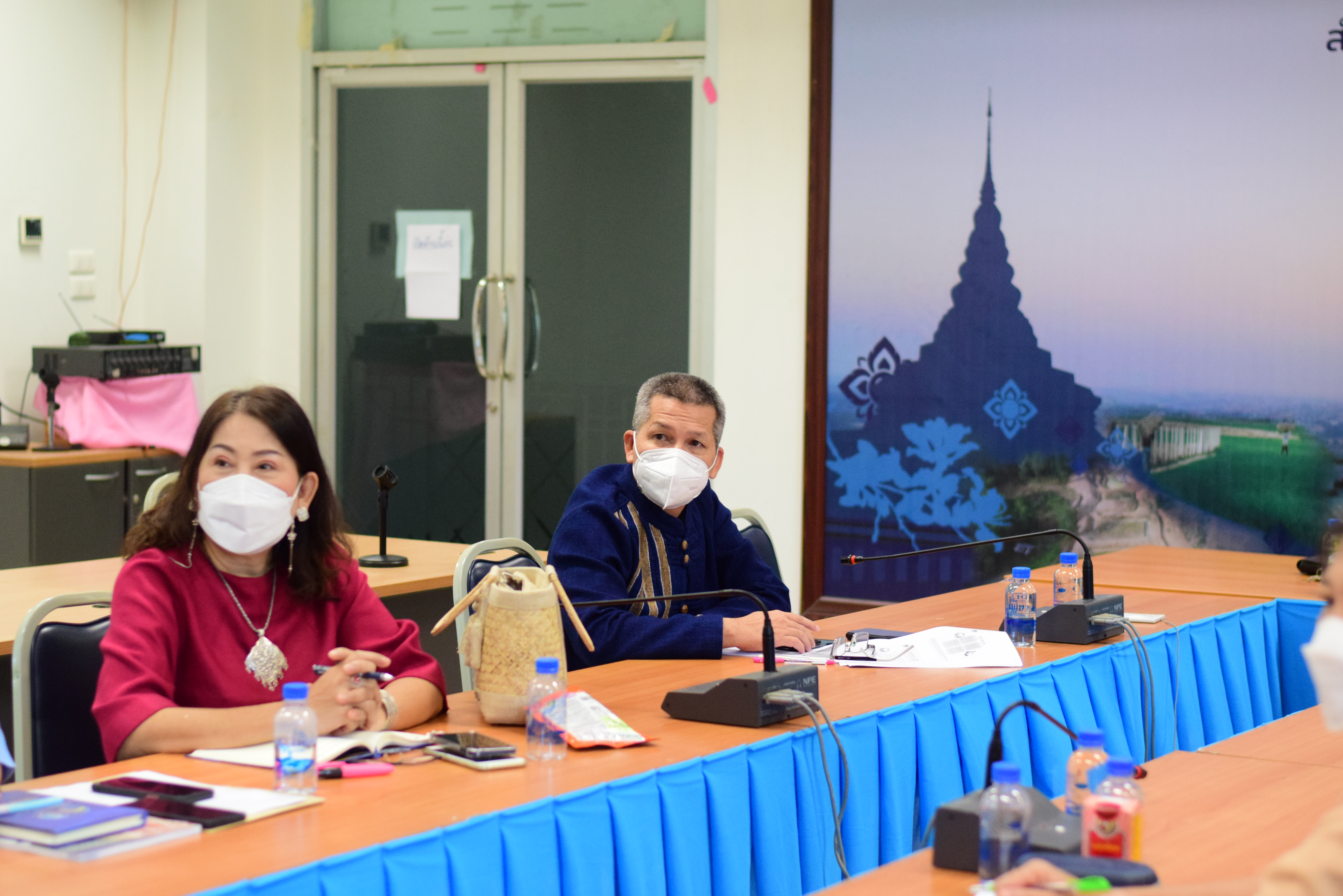 พช.น่าน ร่วมรับฟังการประชุมชี้แจงรายละเอียดและทำความเข้าใจประกาศกรมการพัฒนาชุมชน เรื่อง การกำหนดเส้นทางความก้าวหน้าในสายอาชีพของข้าราชการ กรมการพัฒนาชุมชน