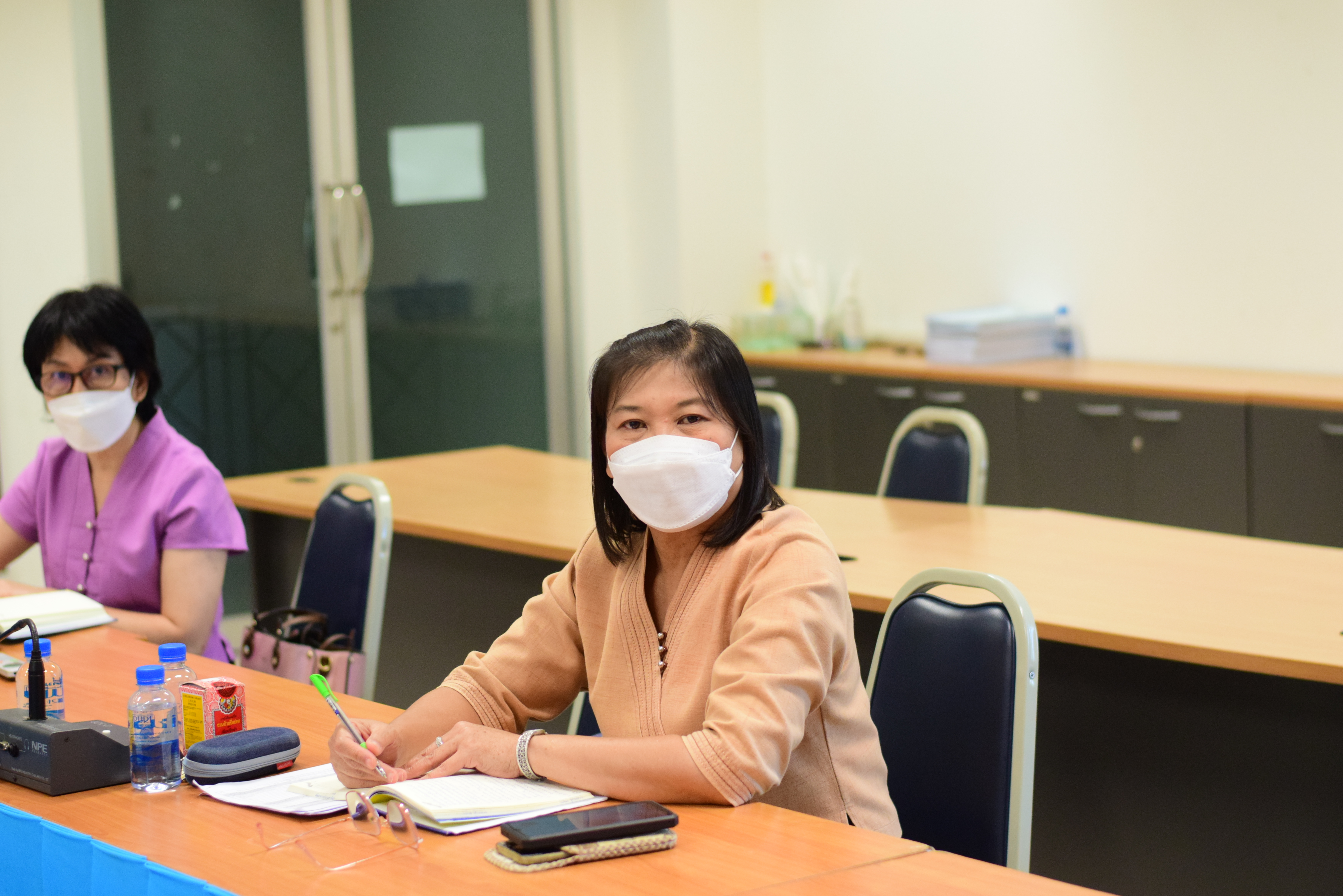 พช.น่าน ร่วมรับฟังการประชุมชี้แจงรายละเอียดและทำความเข้าใจประกาศกรมการพัฒนาชุมชน เรื่อง การกำหนดเส้นทางความก้าวหน้าในสายอาชีพของข้าราชการ กรมการพัฒนาชุมชน