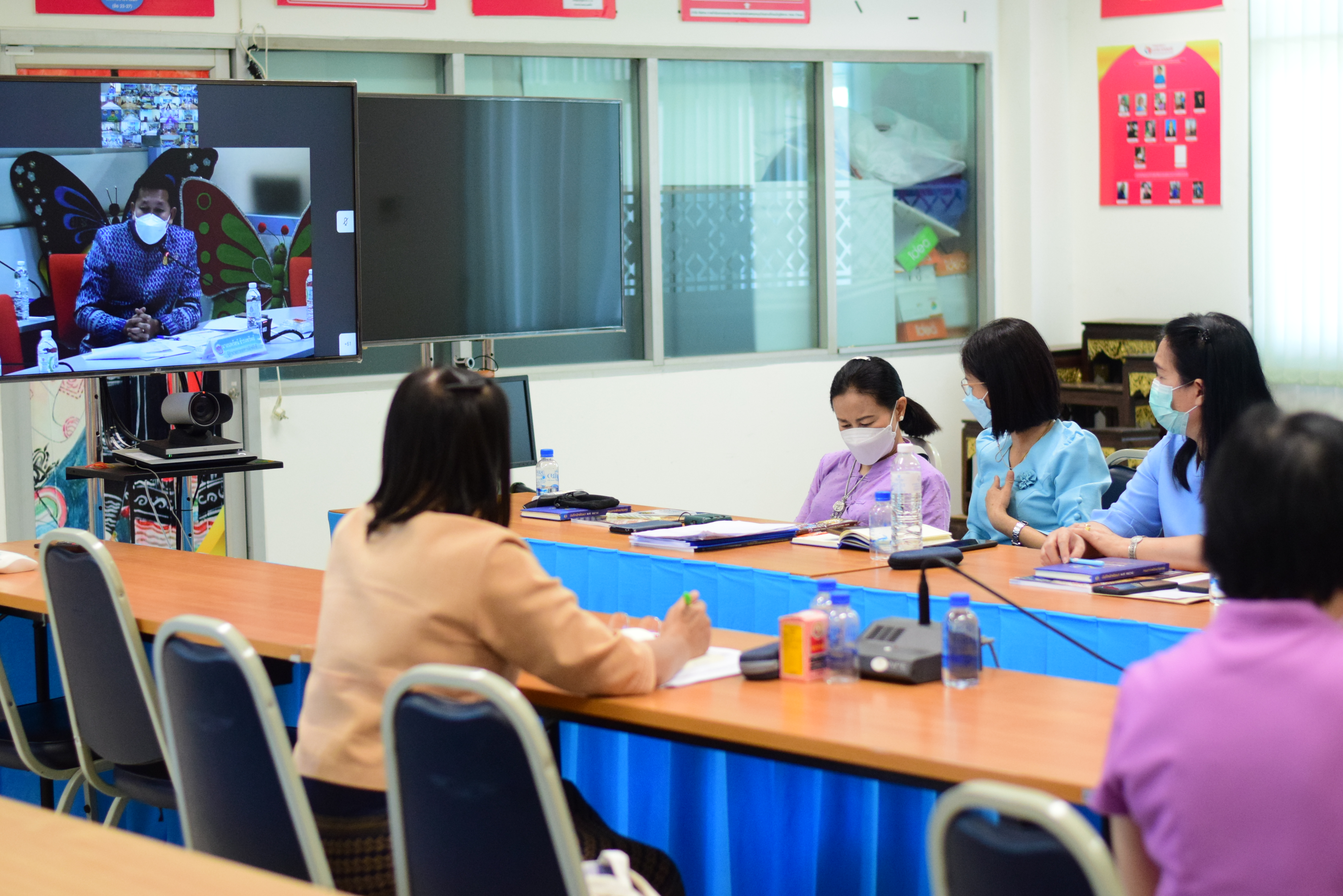 พช.น่าน ร่วมรับฟังการประชุมชี้แจงรายละเอียดและทำความเข้าใจประกาศกรมการพัฒนาชุมชน เรื่อง การกำหนดเส้นทางความก้าวหน้าในสายอาชีพของข้าราชการ กรมการพัฒนาชุมชน