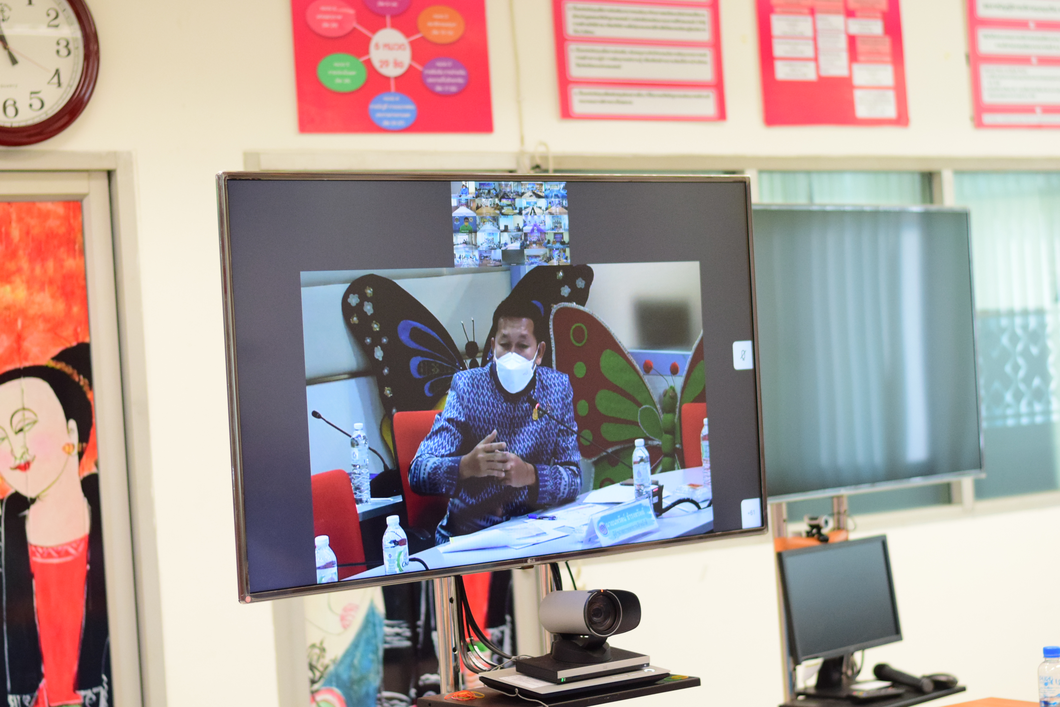 พช.น่าน ร่วมรับฟังการประชุมชี้แจงรายละเอียดและทำความเข้าใจประกาศกรมการพัฒนาชุมชน เรื่อง การกำหนดเส้นทางความก้าวหน้าในสายอาชีพของข้าราชการ กรมการพัฒนาชุมชน