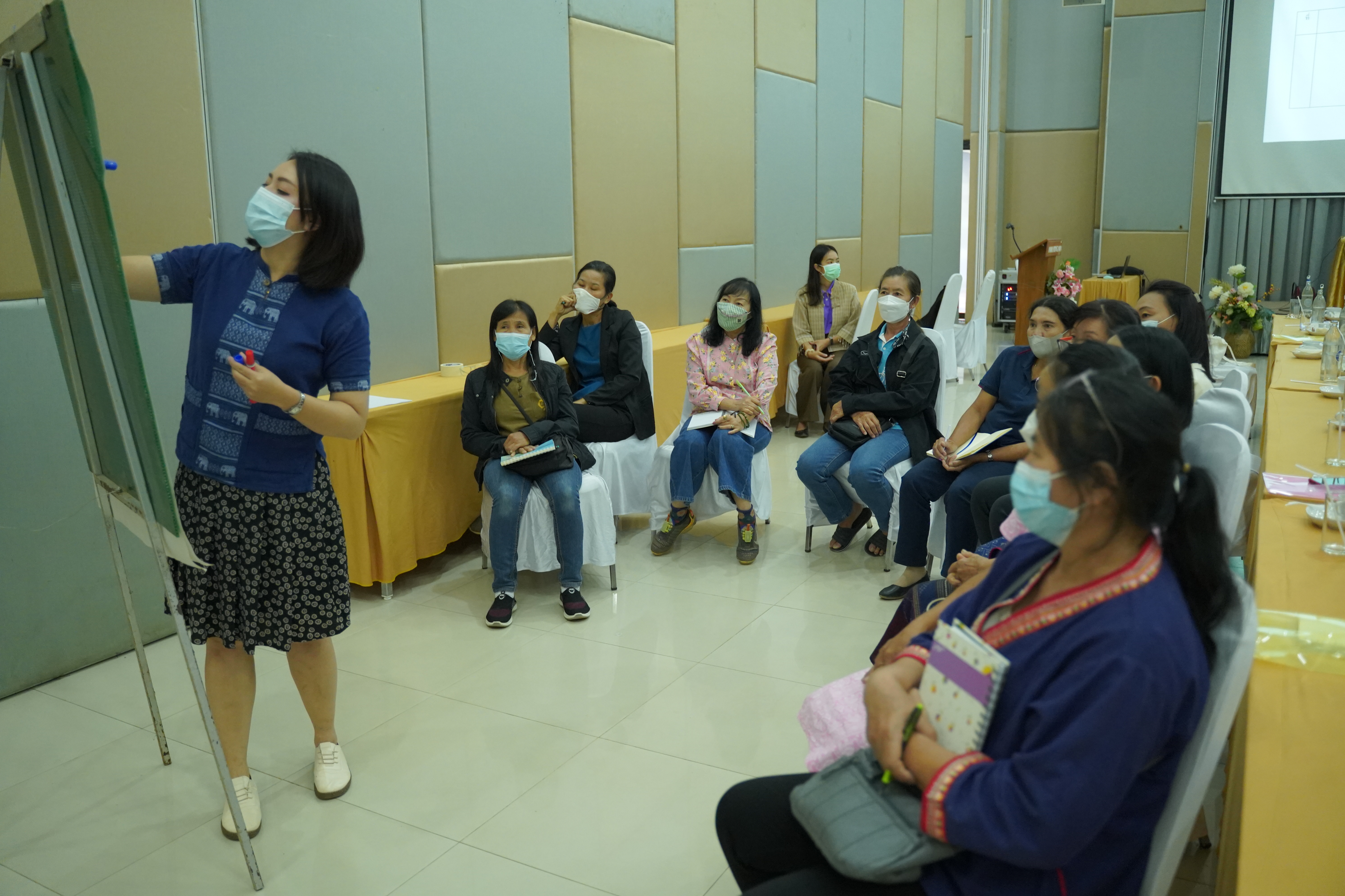 พช.น่าน ประชุมเชิงปฏิบัติการส่งเสริมการสร้างรายได้จากกิจการอาหารปลอดภัยระดับจังหวัด