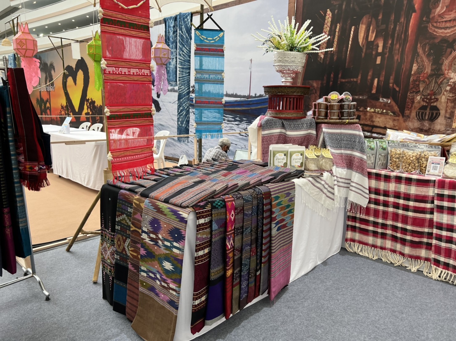 พช.น่าน ร่วมจัดแสดงผลงานชุมชนท่องเที่ยว OTOP​ นวัตวิถี ของดีจังหวัดน่าน ในงาน”โอทอปนวัตวิถี ดี เกินร้อยเที่ยวไทยวิถีใหม่ 100 ชุมชน”