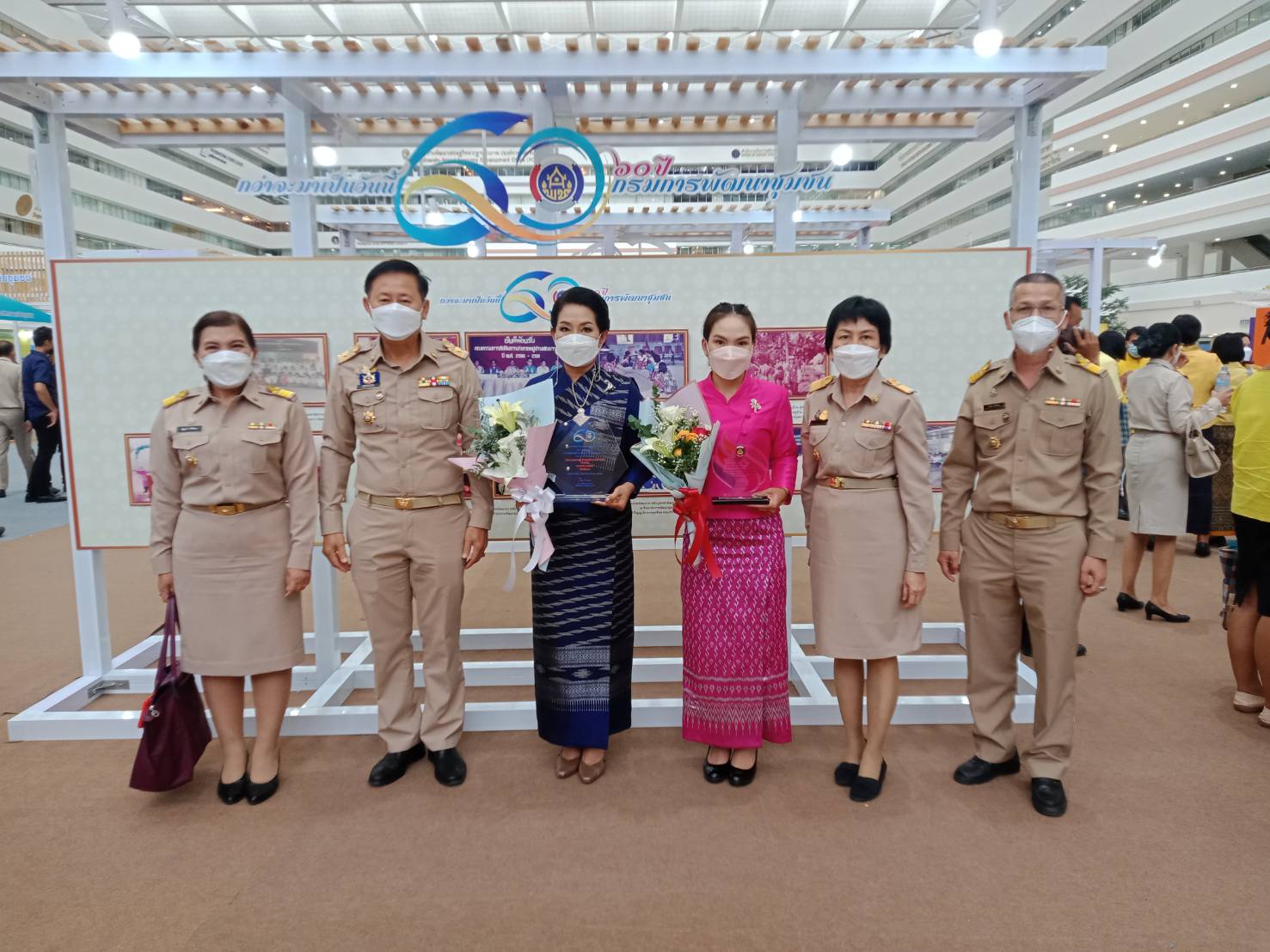 “ช่วงเวลาแห่งความภาคภูมิใจ” พช.น่าน ยกขบวนรับโล่รางวัล ในงานวันพัฒนาชุมชน 2565 ครั้งที่ 11 ในวาระครบรอบ60 ปี กรมการพัฒนาชุมชน สร้างสรรค์ชุมชน สร้างคน สร้างชาติ  ระหว่างวันที่ 5-7 กันยายน 2565