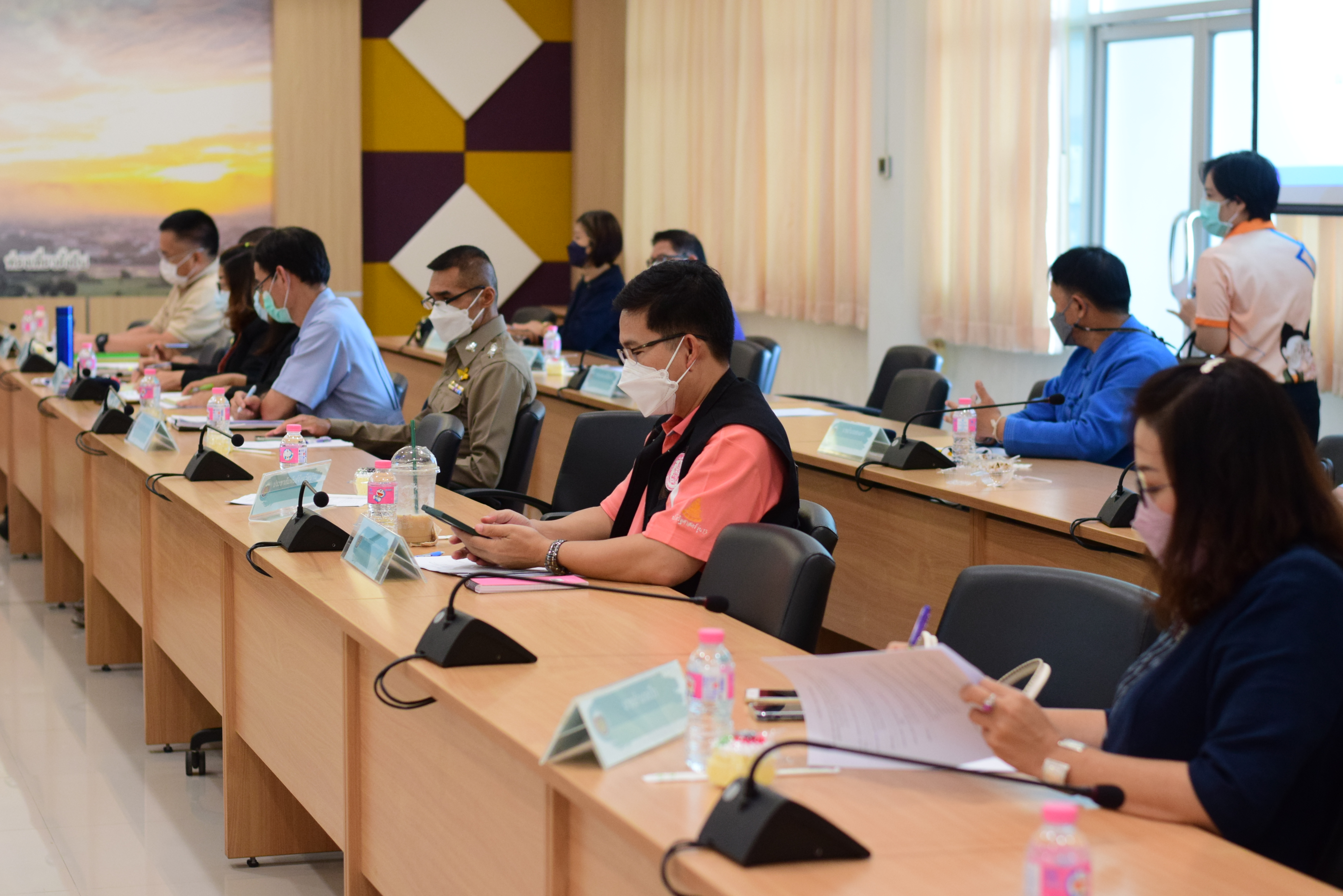 จังหวัดน่าน ประชุมคณะกรรมการบริหารศูนย์อำนวยการขจัดความยากจนพัฒนาคนทุกช่วงวัยอย่างยั่งยืน ตามหลักปรัชญาของเศรษฐกิจพอเพียงจังหวัดน่าน (คจพ.จ)  ครั้งที่ 3 /2565