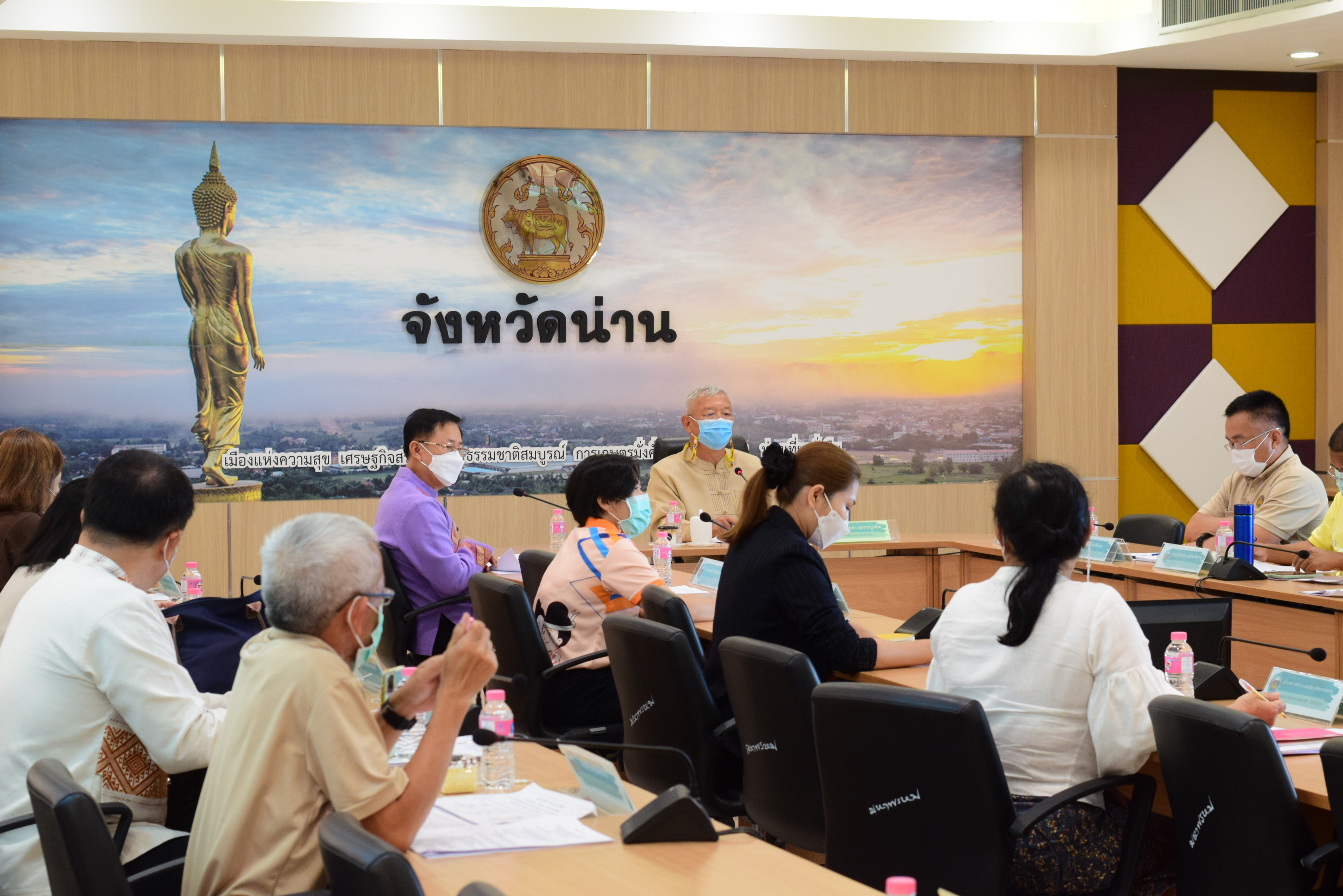 จังหวัดน่าน ประชุมคณะกรรมการบริหารศูนย์อำนวยการขจัดความยากจนพัฒนาคนทุกช่วงวัยอย่างยั่งยืน ตามหลักปรัชญาของเศรษฐกิจพอเพียงจังหวัดน่าน (คจพ.จ)  ครั้งที่ 3 /2565