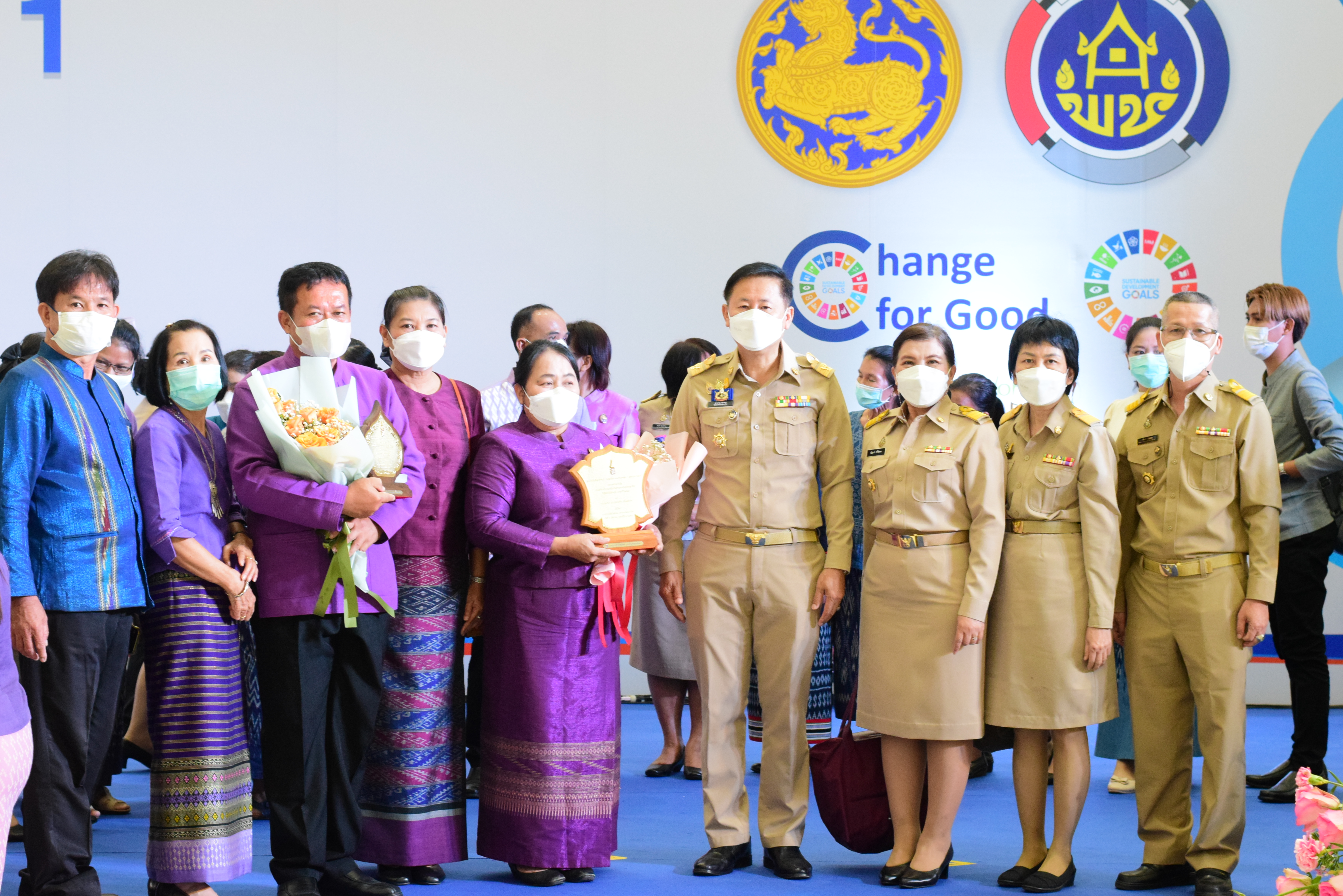 “ช่วงเวลาแห่งความภาคภูมิใจ” พช.น่าน ยกขบวนรับโล่รางวัล ในงานวันพัฒนาชุมชน 2565 ครั้งที่ 11 ในวาระครบรอบ60 ปี กรมการพัฒนาชุมชน สร้างสรรค์ชุมชน สร้างคน สร้างชาติ  ระหว่างวันที่ 5-7 กันยายน 2565