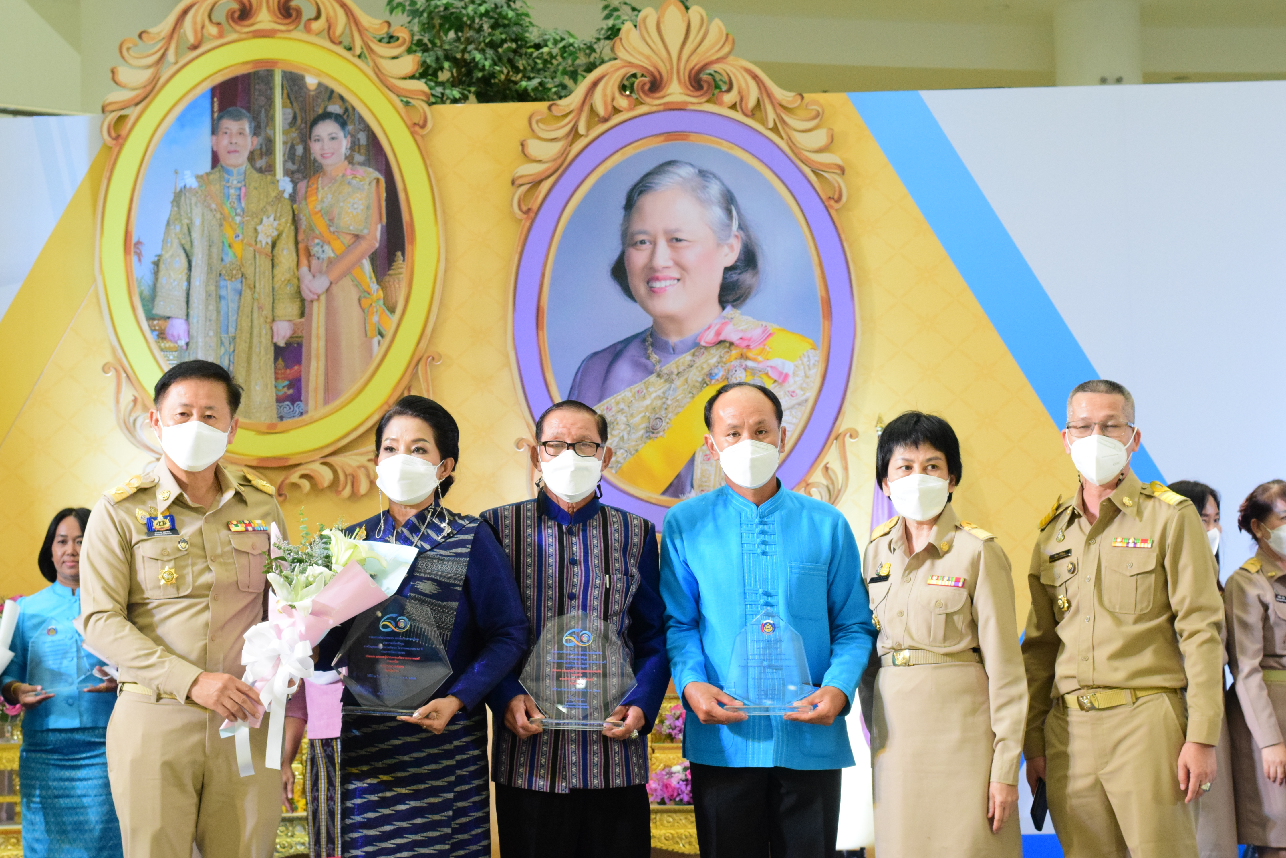 “ช่วงเวลาแห่งความภาคภูมิใจ” พช.น่าน ยกขบวนรับโล่รางวัล ในงานวันพัฒนาชุมชน 2565 ครั้งที่ 11 ในวาระครบรอบ60 ปี กรมการพัฒนาชุมชน สร้างสรรค์ชุมชน สร้างคน สร้างชาติ  ระหว่างวันที่ 5-7 กันยายน 2565