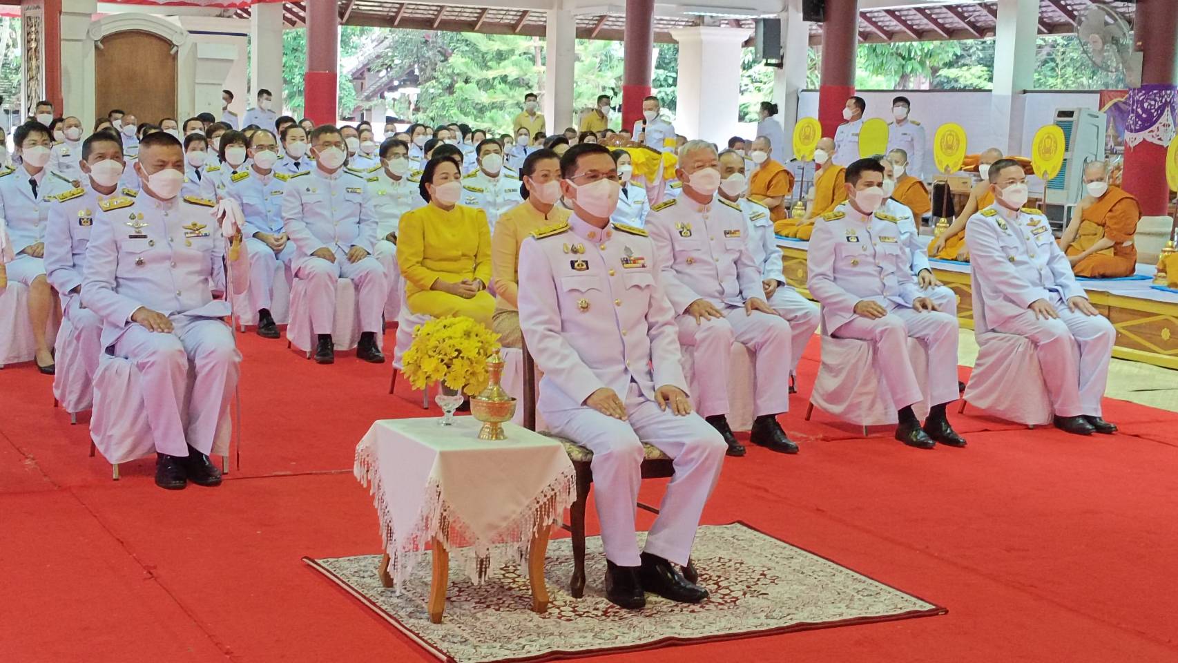 จังหวัดน่านประกอบพิธีทำบุญตักบาตร เนื่องในวันคล้ายวันสวรรคตพระบาทสมเด็จพระบรมชนกาธิเบศร มหาภูมิพลอดุลยเดชมหาราช บรมนาถบพิตร