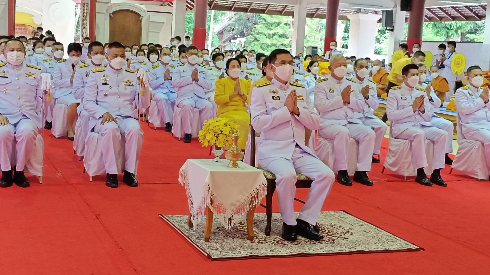 จังหวัดน่านประกอบพิธีทำบุญตักบาตร เนื่องในวันคล้ายวันสวรรคตพระบาทสมเด็จพระบรมชนกาธิเบศร มหาภูมิพลอดุลยเดชมหาราช บรมนาถบพิตร