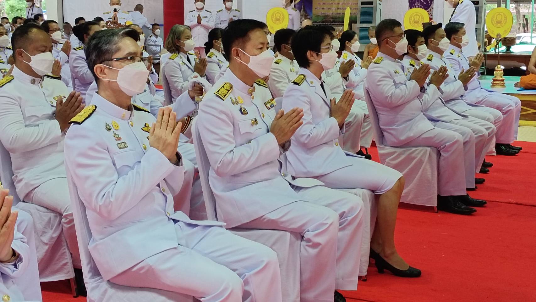 จังหวัดน่านประกอบพิธีทำบุญตักบาตร เนื่องในวันคล้ายวันสวรรคตพระบาทสมเด็จพระบรมชนกาธิเบศร มหาภูมิพลอดุลยเดชมหาราช บรมนาถบพิตร