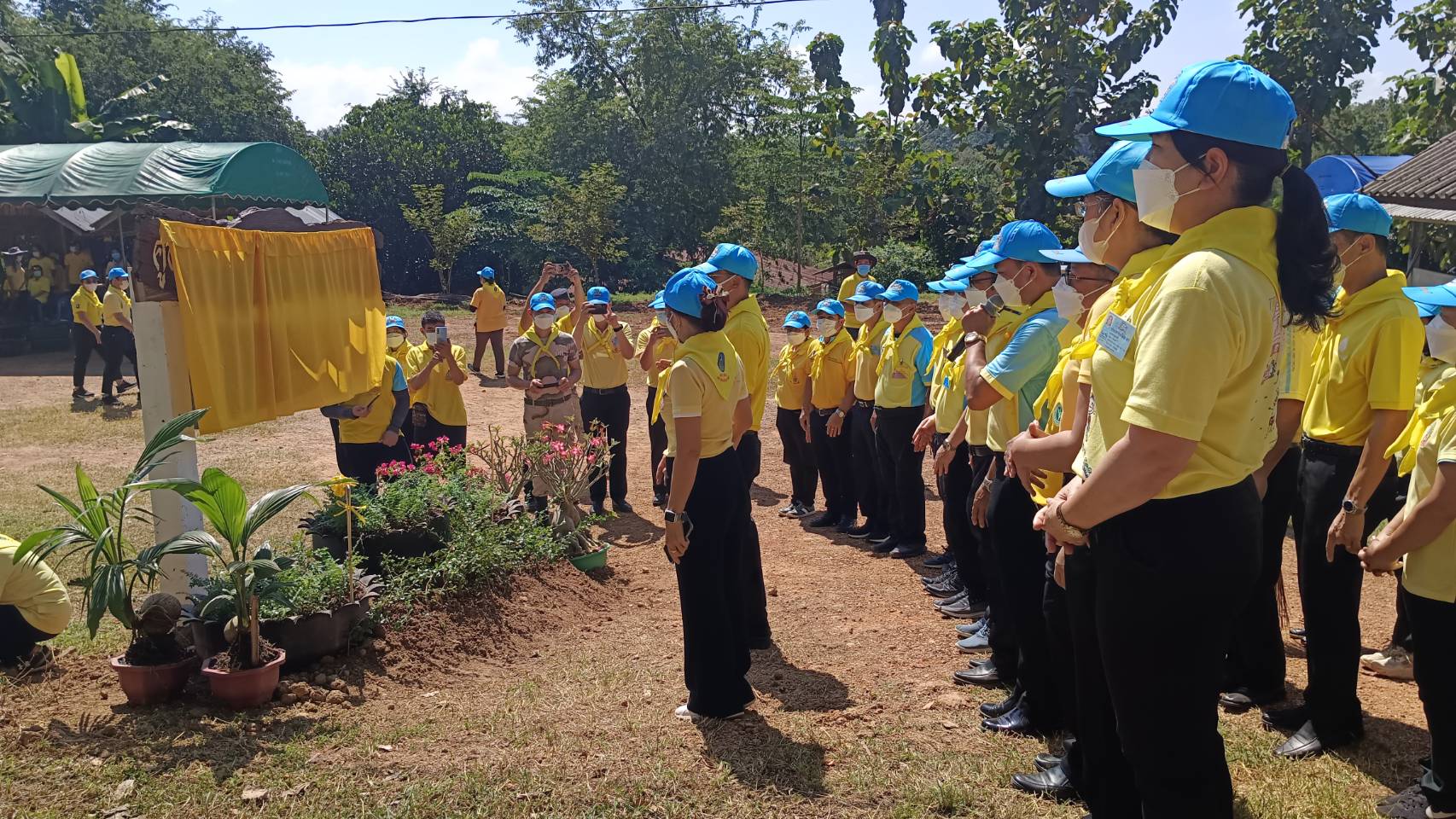 น่าน จัดกิจกรรมจิตอาสาพัฒนา ร่วมแสดงความจงรักภักดีและน้อมรำลึกถึงพระมหากรุณาธิคุณ ในวันคล้ายวันสวรรคตพระบาทสมเด็จพระบรมชนกาธิเบศร มหาภูมิพลอดุลเดชมหาราช บรมนาถบพิตร 13 ตุลาคม 2565