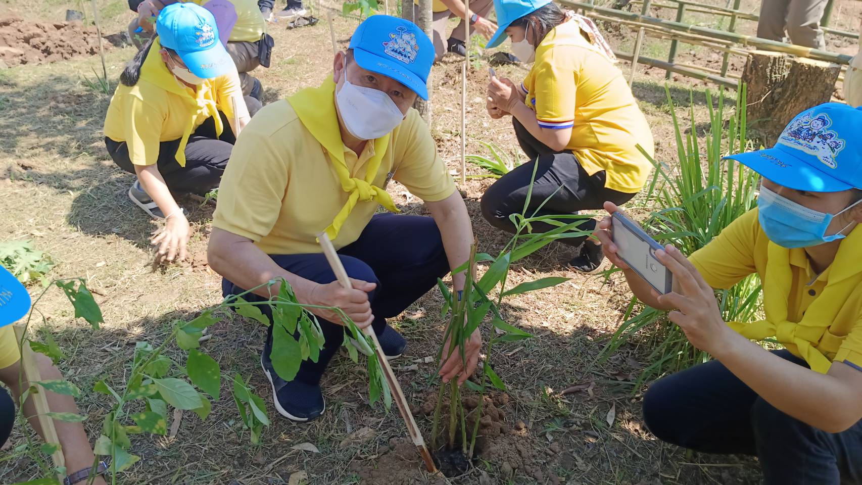 น่าน จัดกิจกรรมจิตอาสาพัฒนา ร่วมแสดงความจงรักภักดีและน้อมรำลึกถึงพระมหากรุณาธิคุณ ในวันคล้ายวันสวรรคตพระบาทสมเด็จพระบรมชนกาธิเบศร มหาภูมิพลอดุลเดชมหาราช บรมนาถบพิตร 13 ตุลาคม 2565