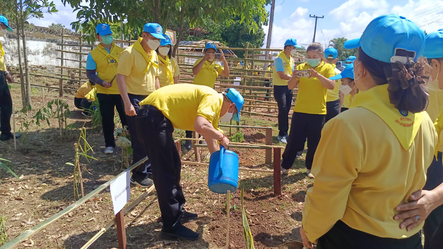 น่าน จัดกิจกรรมจิตอาสาพัฒนา ร่วมแสดงความจงรักภักดีและน้อมรำลึกถึงพระมหากรุณาธิคุณ ในวันคล้ายวันสวรรคตพระบาทสมเด็จพระบรมชนกาธิเบศร มหาภูมิพลอดุลเดชมหาราช บรมนาถบพิตร 13 ตุลาคม 2565