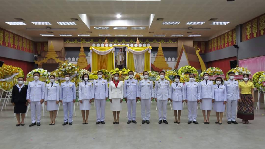 พช.น่าน ร่วมพิธีวางพวงมาลา เนื่องในวันคล้ายวันสวรรคต พระบาทสมเด็จพระบรมชนกาธิเบศร มหาภูมิพลอดุลยเดชมหาราช บรมนาถบพิตร