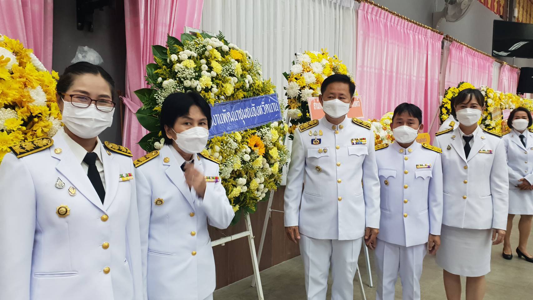 พช.น่าน ร่วมพิธีวางพวงมาลา เนื่องในวันคล้ายวันสวรรคต พระบาทสมเด็จพระบรมชนกาธิเบศร มหาภูมิพลอดุลยเดชมหาราช บรมนาถบพิตร