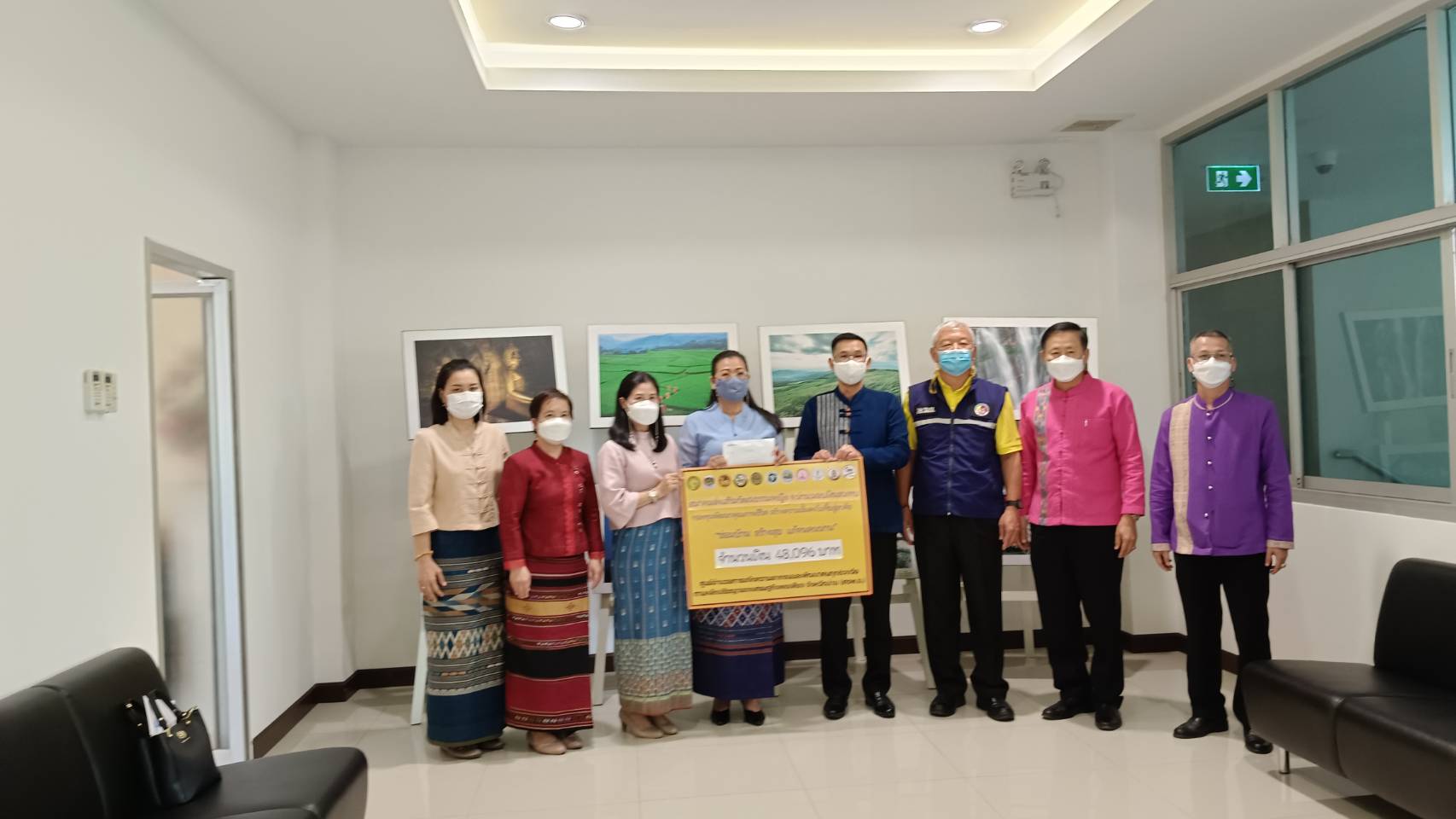 สมาคมส่งเสริมวัฒนธรรมหญิงจังหวัดน่าน มอบเงินสมทบกองทุนพัฒนาคุณภาพชีวิตสร้างความมั่นคงในที่อยู่อาศัย “ซ่อมบ้าน สร้างสุข แก้จนคนน่าน”